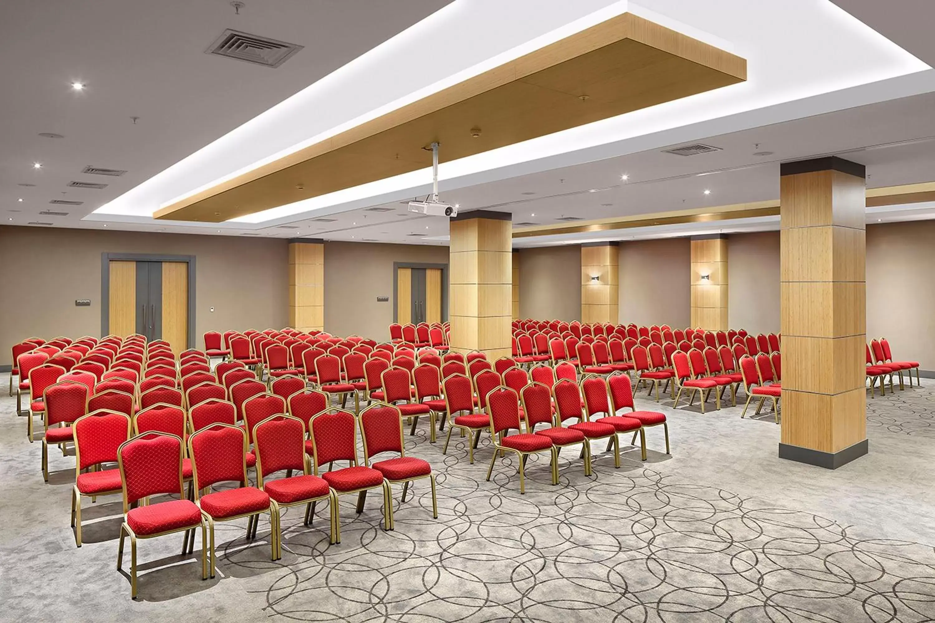 Meeting/conference room in Ramada Plaza by Wyndham Eskisehir