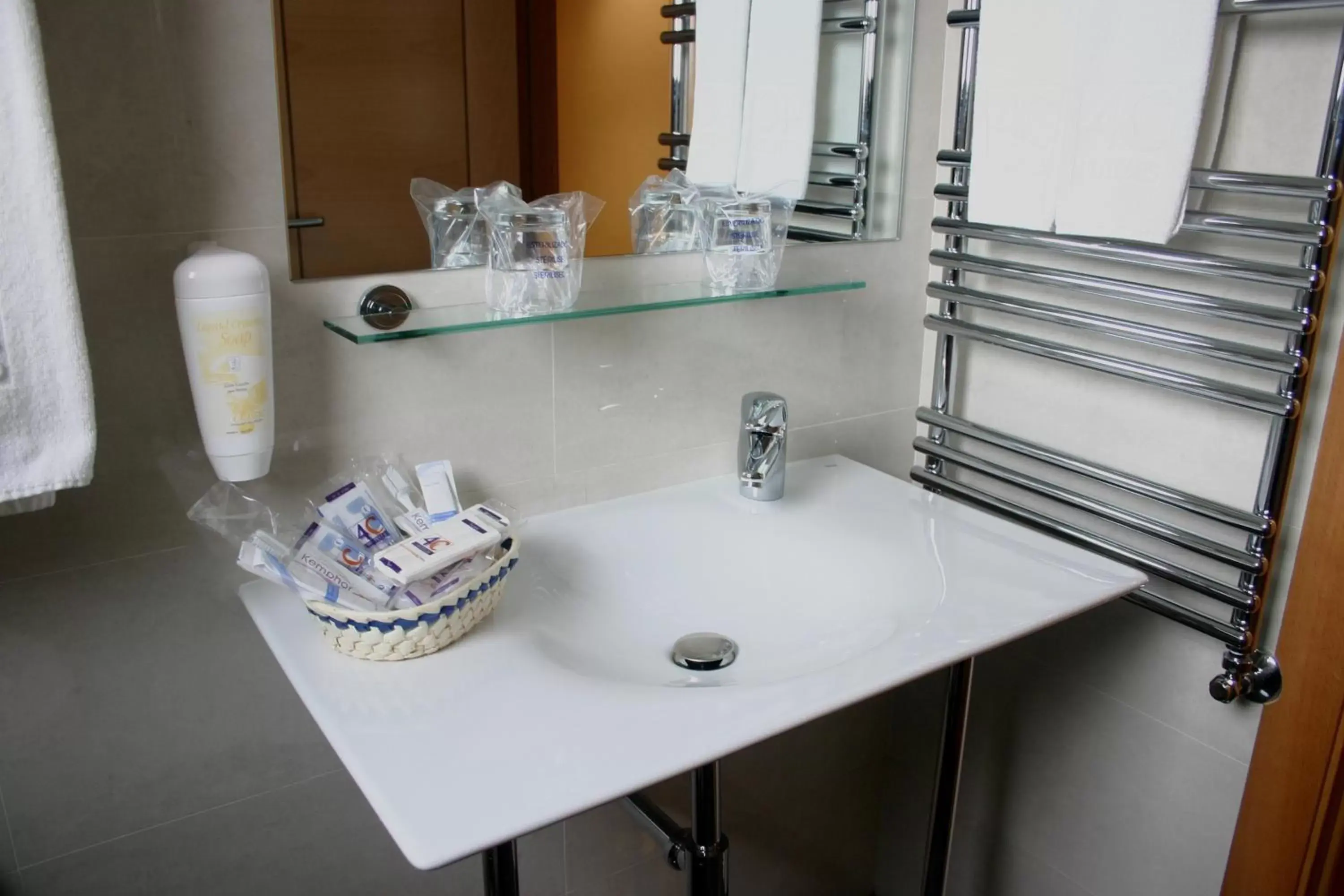 Double Room with Extra Bed in 4C Bravo Murillo Double Room with Extra Bed in 4C Bravo Murillo