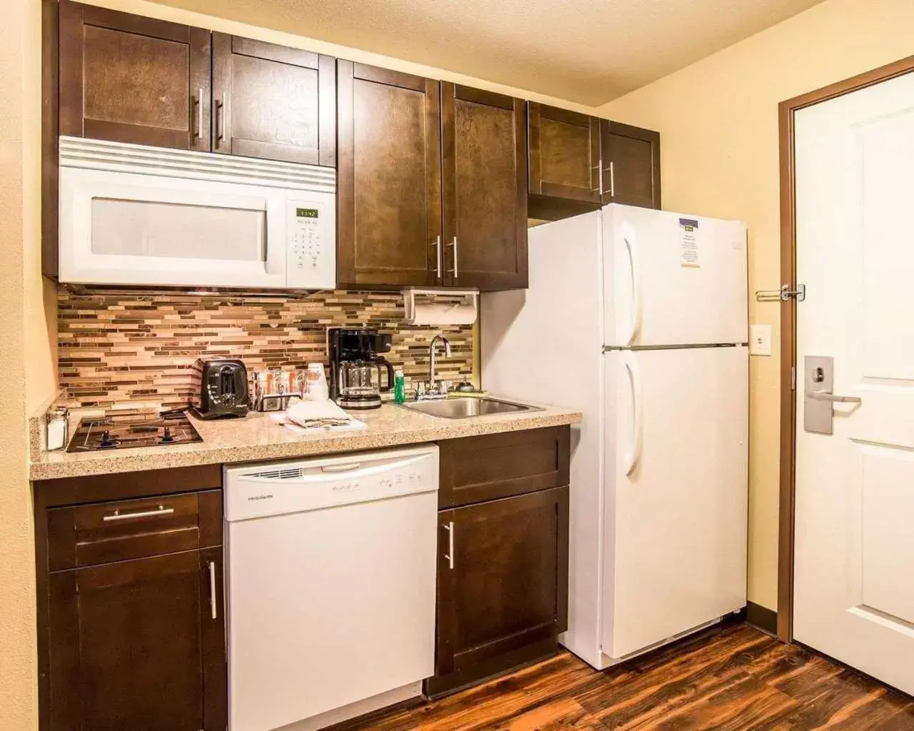 Kitchen or kitchenette, Kitchen/Kitchenette in MainStay Suites Rapid City