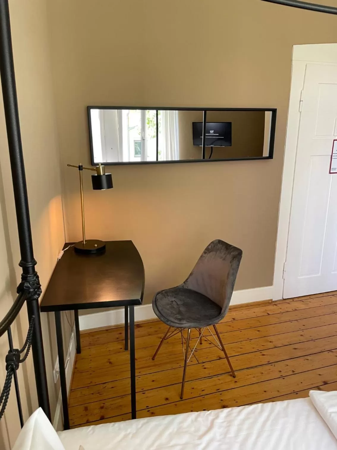 Photo of the whole room, Bed in AUERSTEIN-Hotels auerstein & auerstein-mono