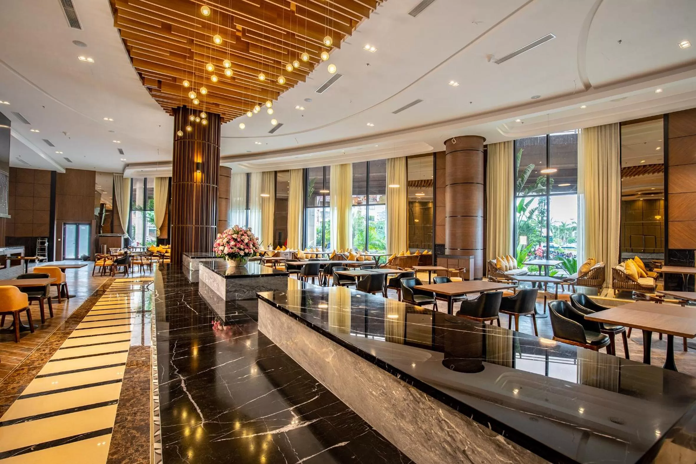 Restaurant/places to eat in Ramada Hotel & Suites by Wyndham Halong Bay View