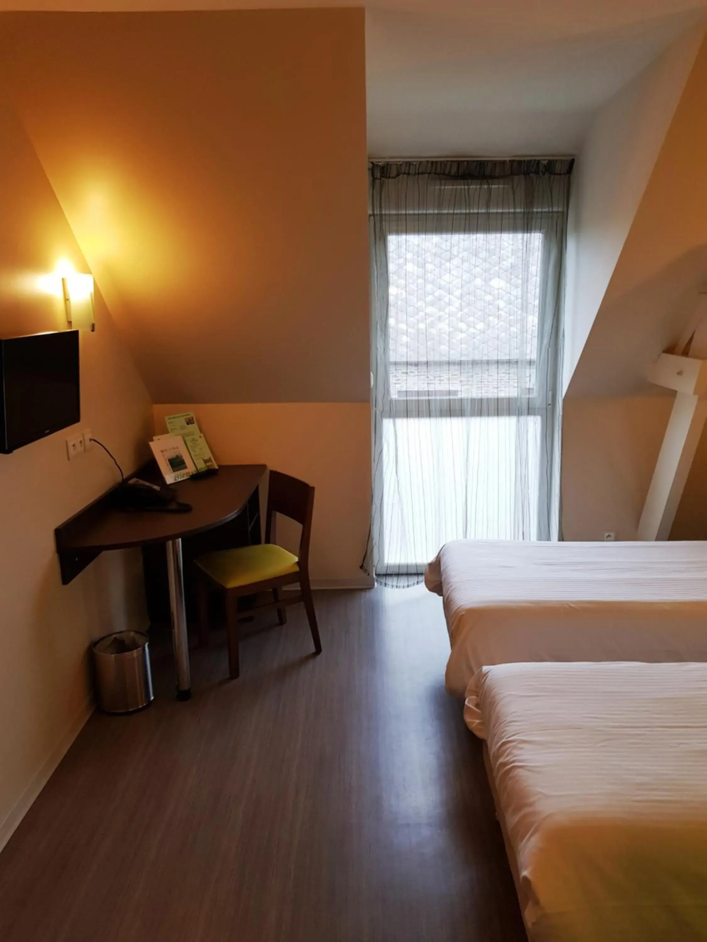 Bedroom, Bed in Hotel Auberge De La Baie