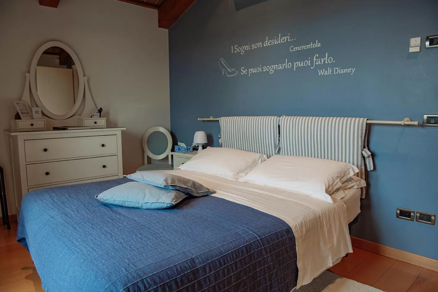 Bedroom, Bed in Rosa del Grappa