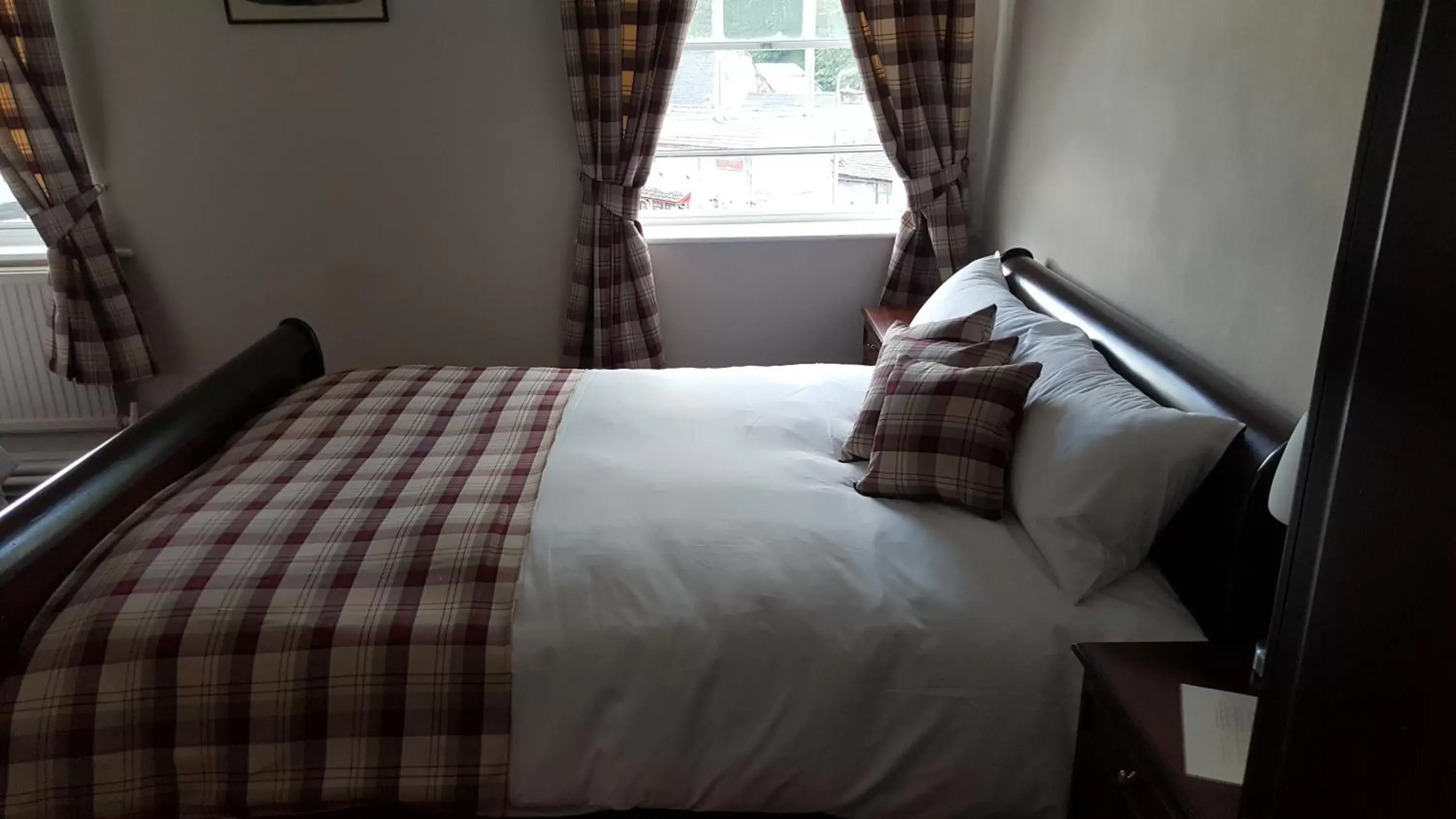 Bed in The Greyhound Hotel Cromford