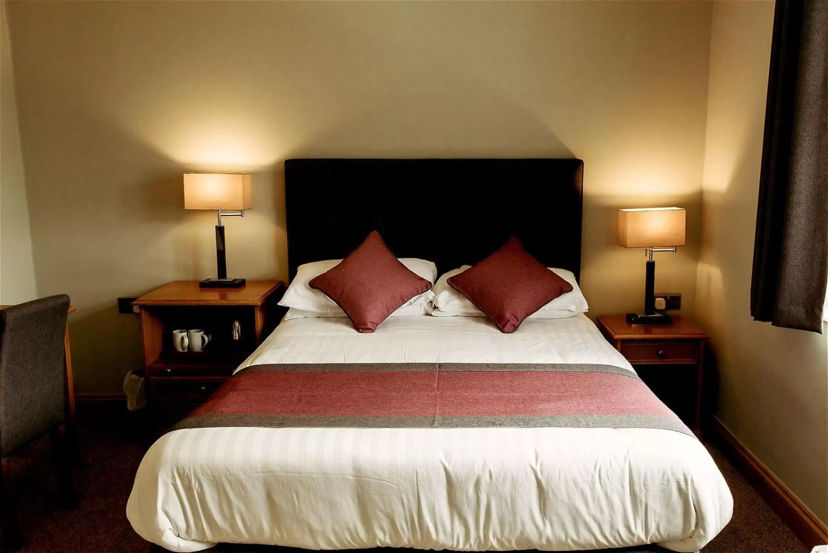 Bedroom, Bed in St. Davids Cross Hotel