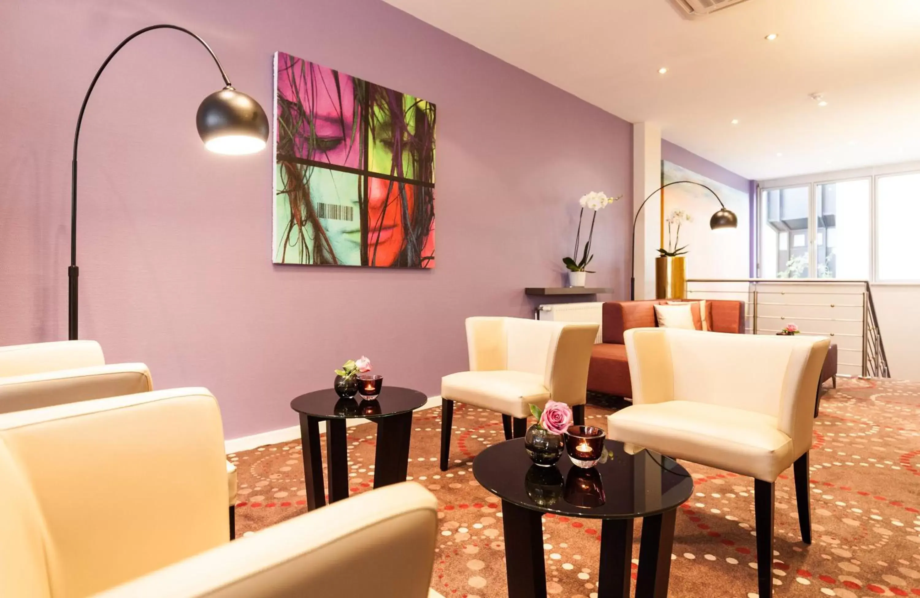 Lobby or reception in Leonardo Hotel Munich City North Lobby or reception in Leonardo Hotel Munich City North