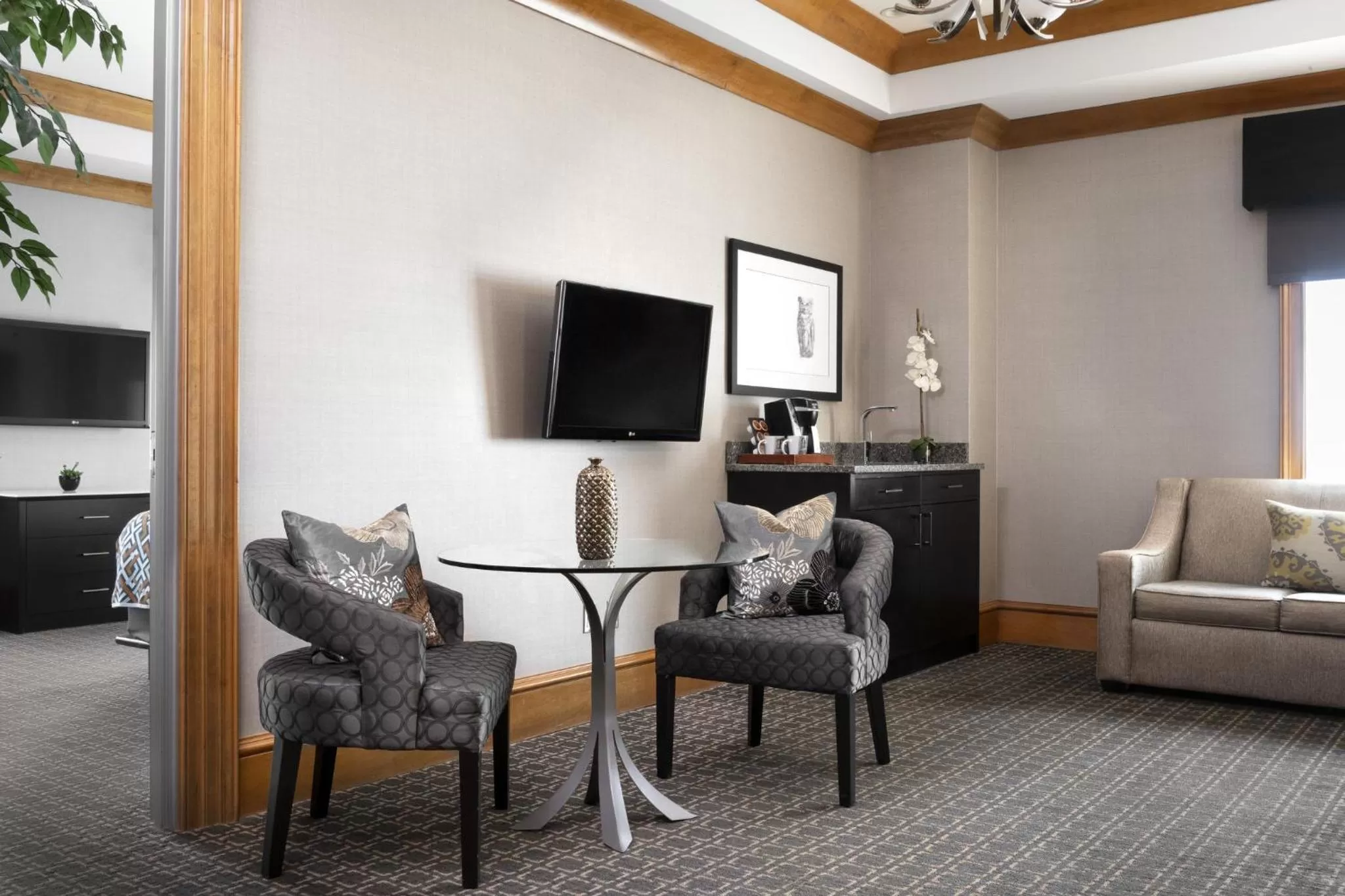 Photo of the whole room in voco The Tiger Hotel, Columbia, MO by IHG