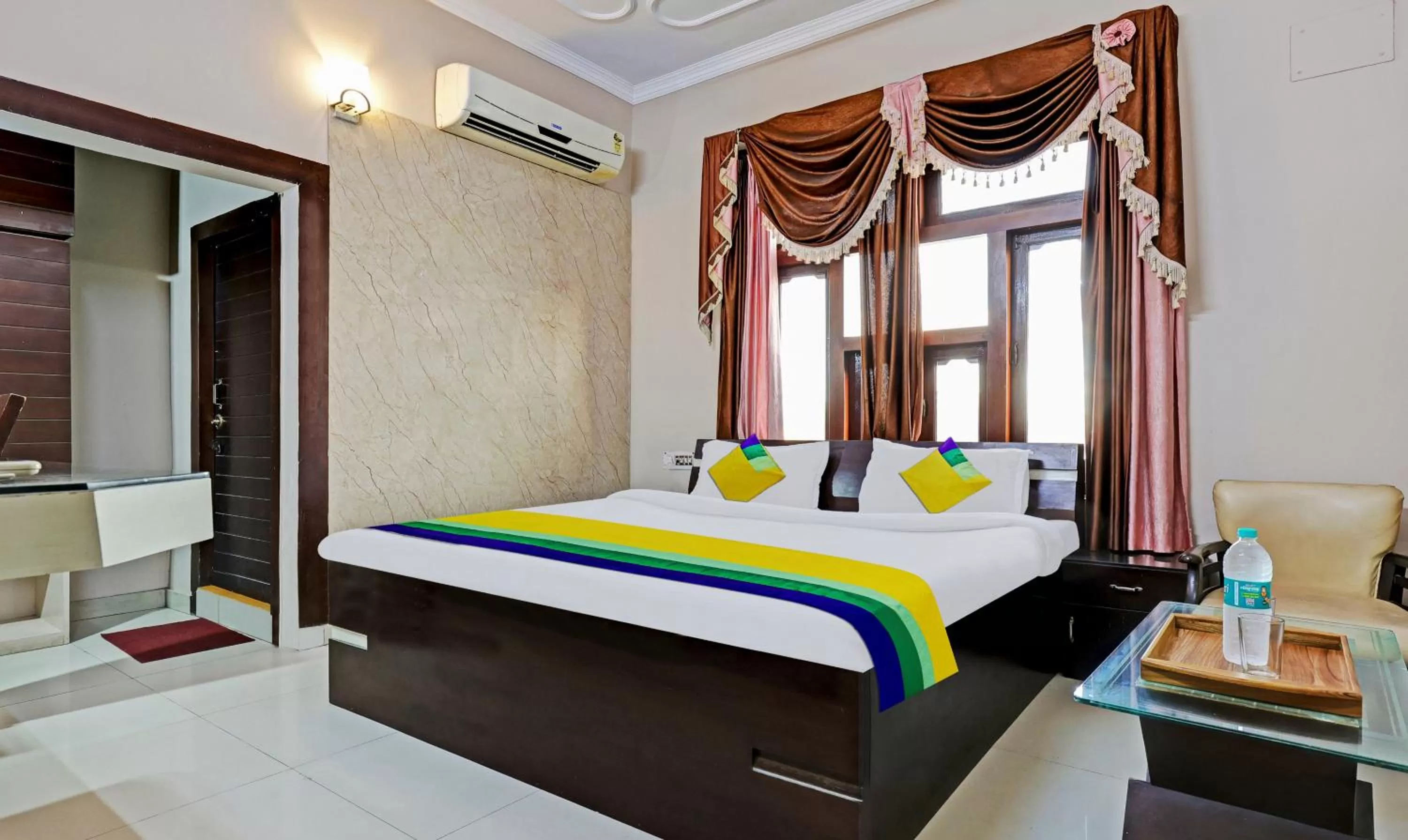 Bedroom, Bed in Itsy By Treebo - Friends