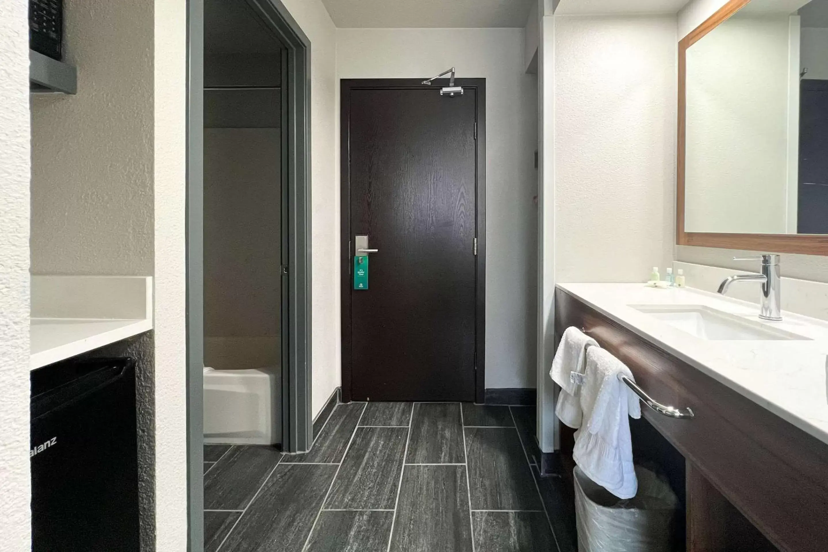Bedroom, Bathroom in Quality Inn Portland Airport PDX
