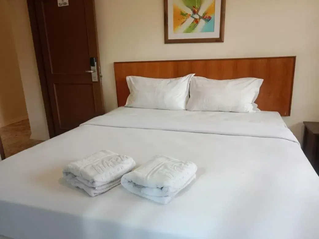 Bedroom, Bed in Tiara Labuan Hotel