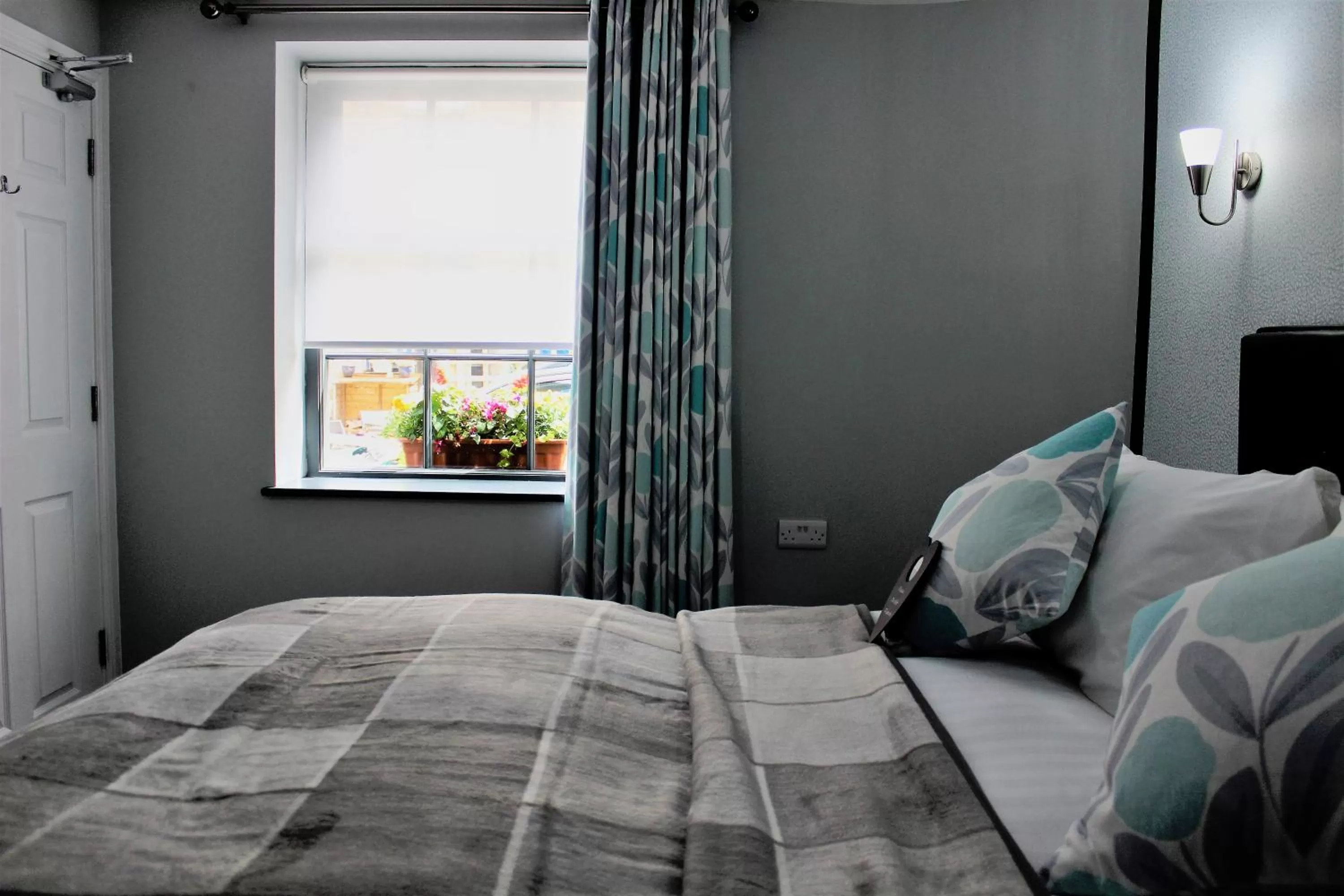 Bed in The Royal Hotel and Bar