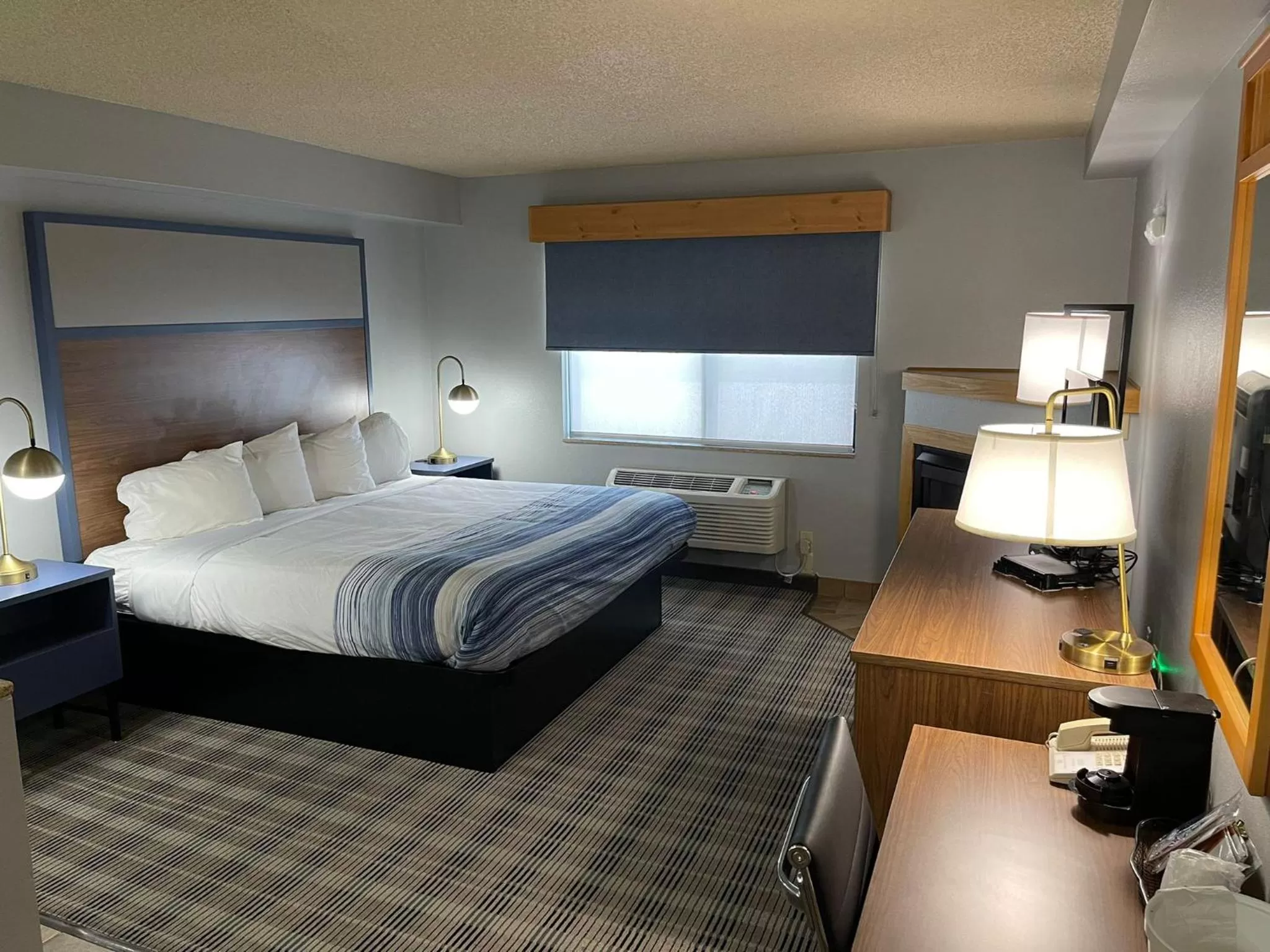 Bedroom, Bed in AmericInn by Wyndham Sayre