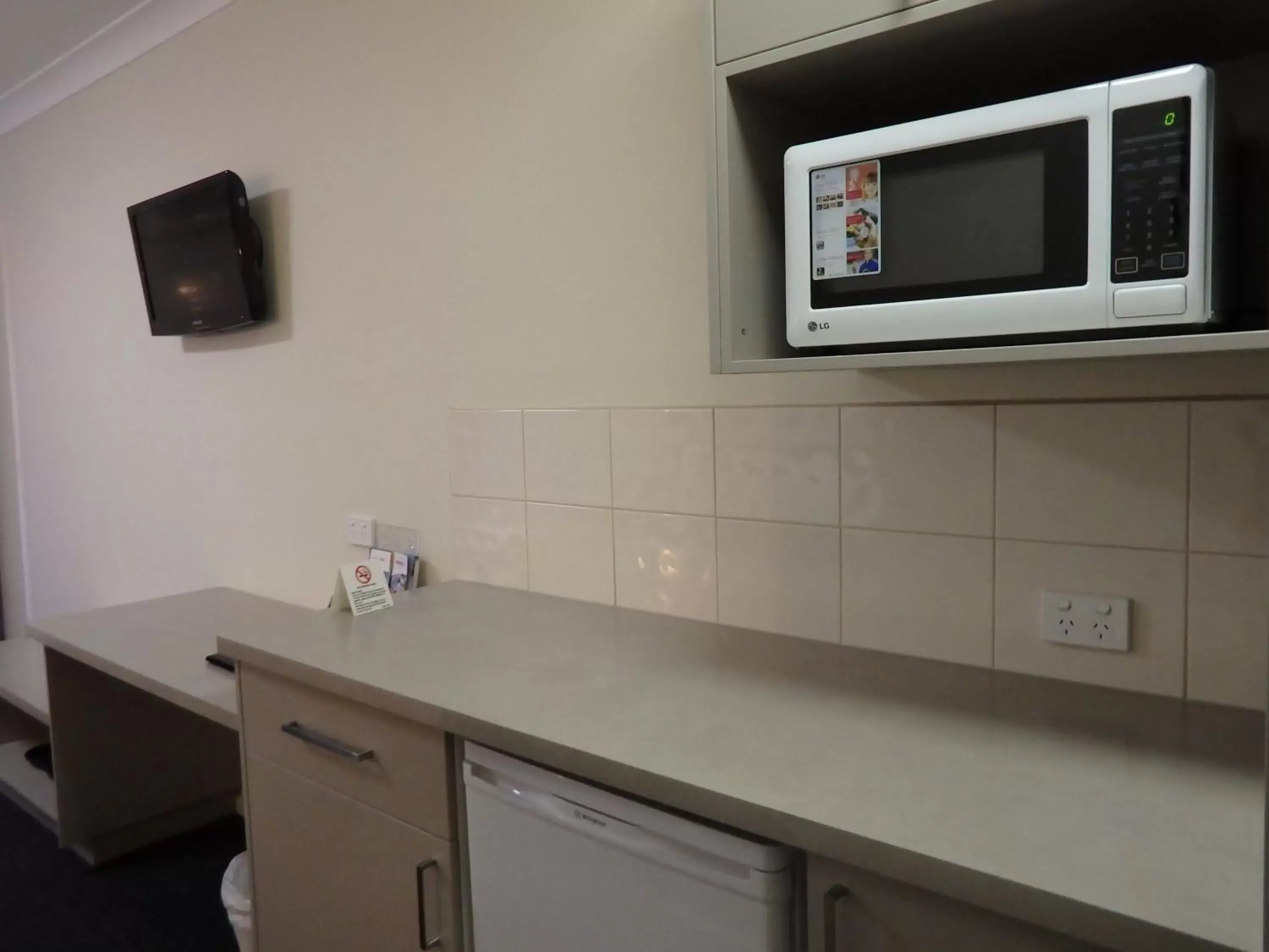 Kitchen or kitchenette, Kitchen/Kitchenette in Werribee Motel and Apartments