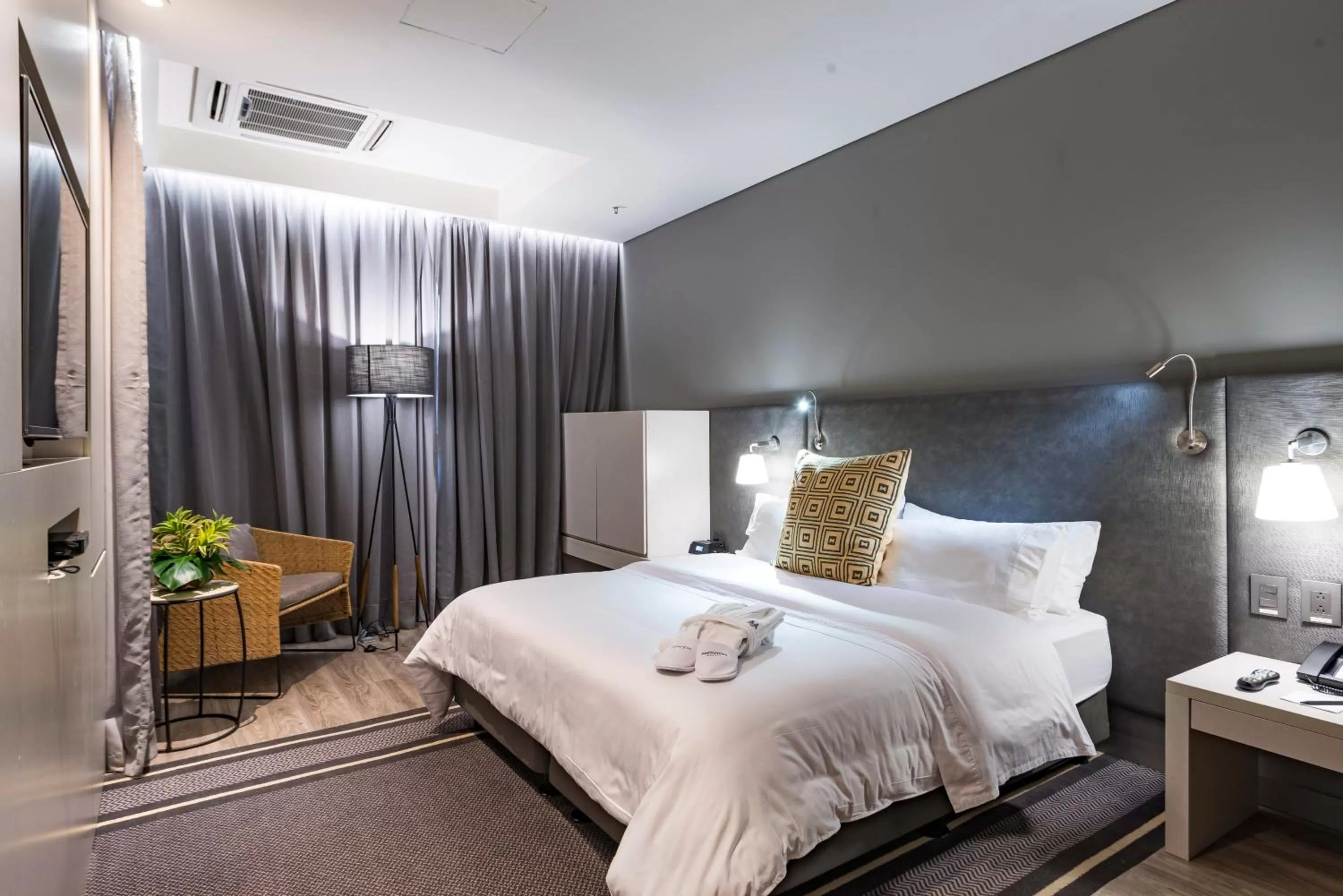 Photo of the whole room, Bed in Movich Buro 51