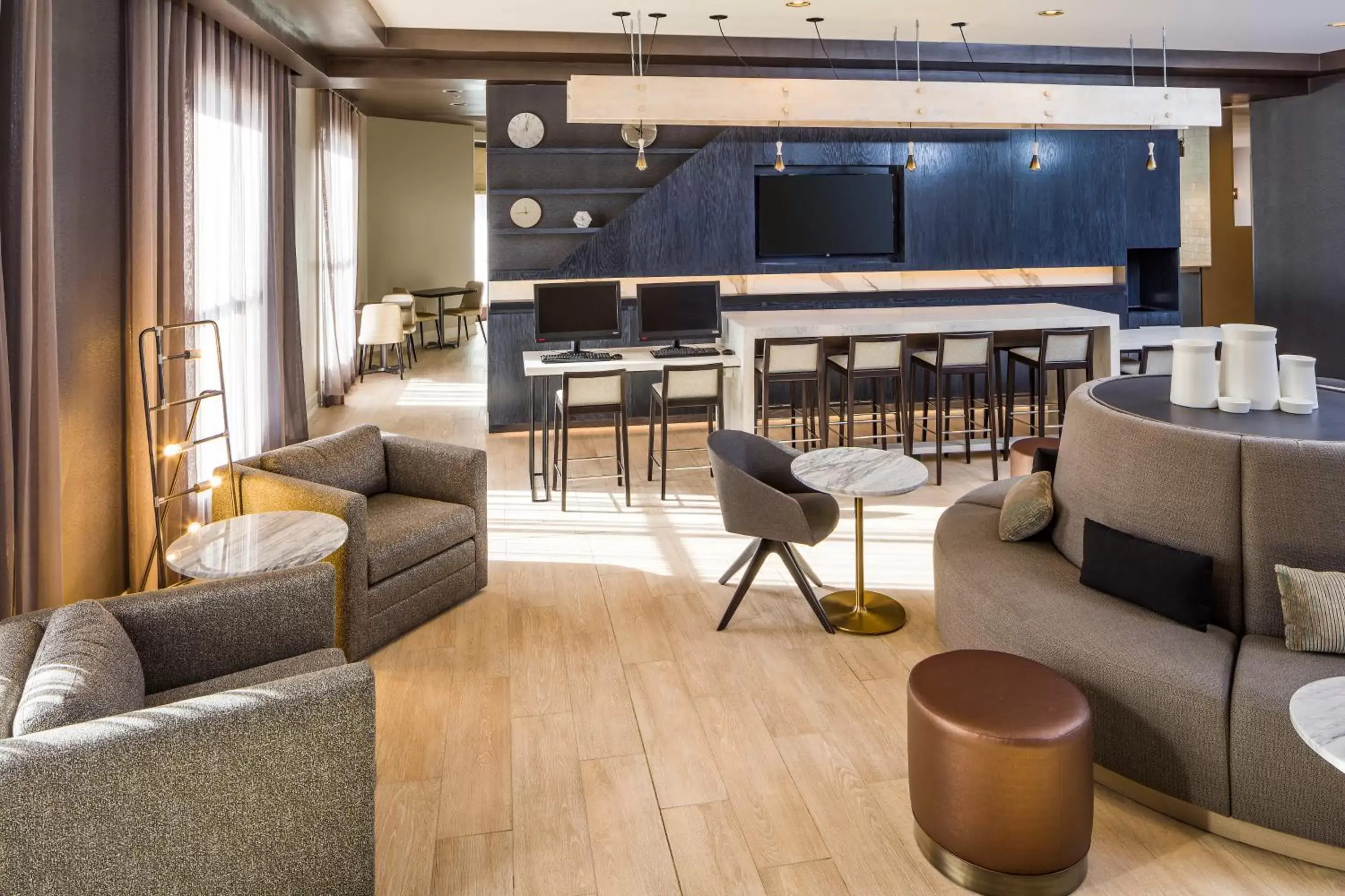 Lobby or reception, Lounge/Bar in DoubleTree by Hilton Boston Logan Airport Chelsea