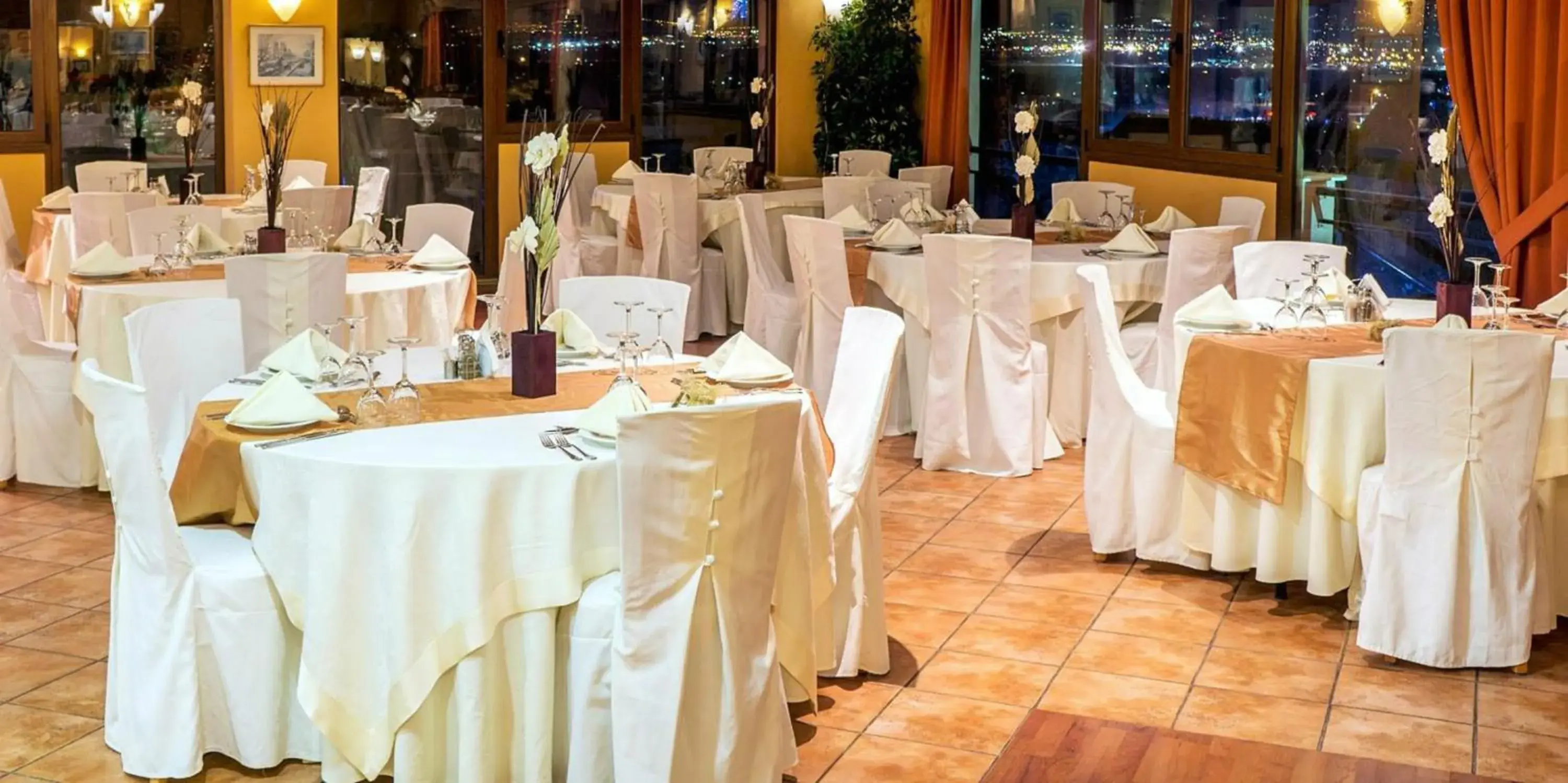 Restaurant/places to eat, Banquet Facilities in Ambassador Hotel Thessaloniki