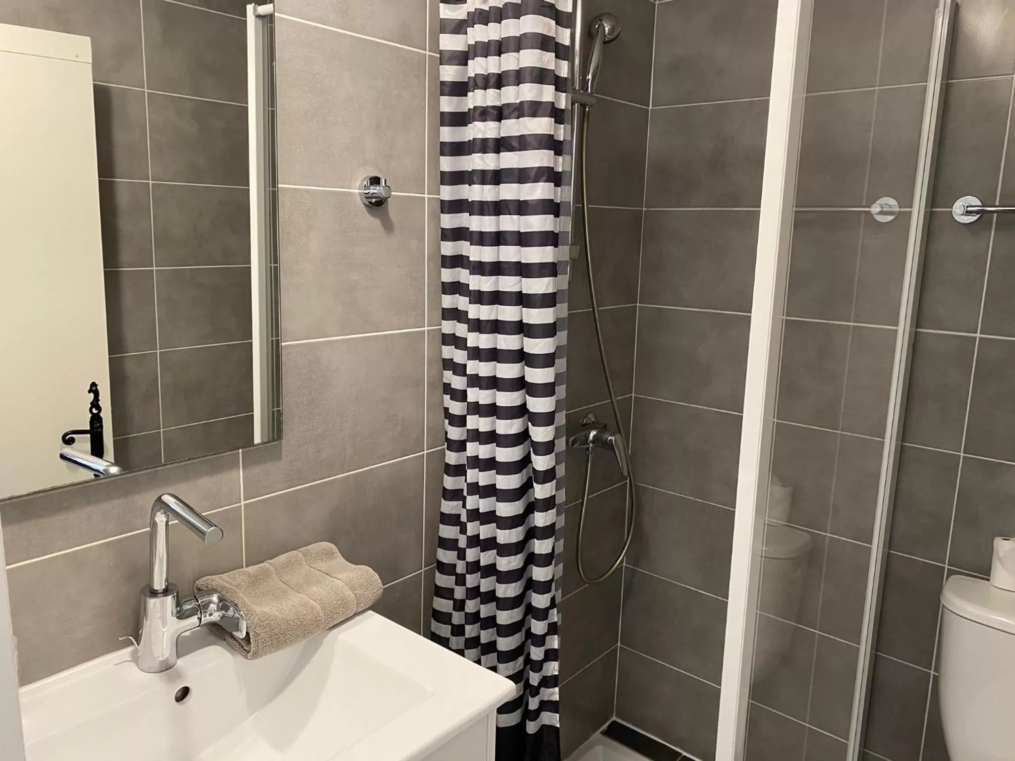 Property building, Bathroom in Hôtel Restaurant Le Provençal