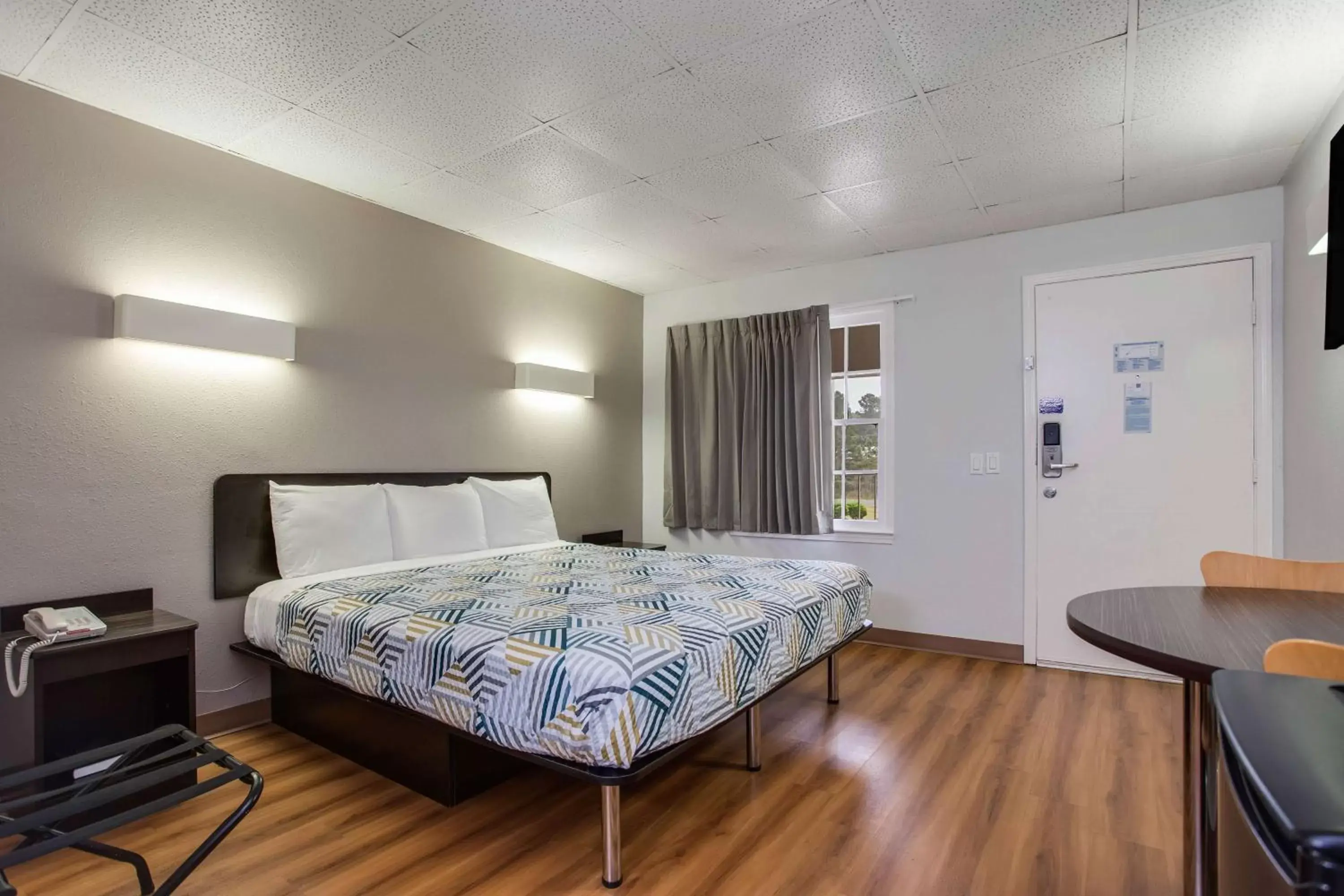 Photo of the whole room, Bed in Motel 6-Walterboro, SC Photo of the whole room, Bed in Motel 6-Walterboro, SC