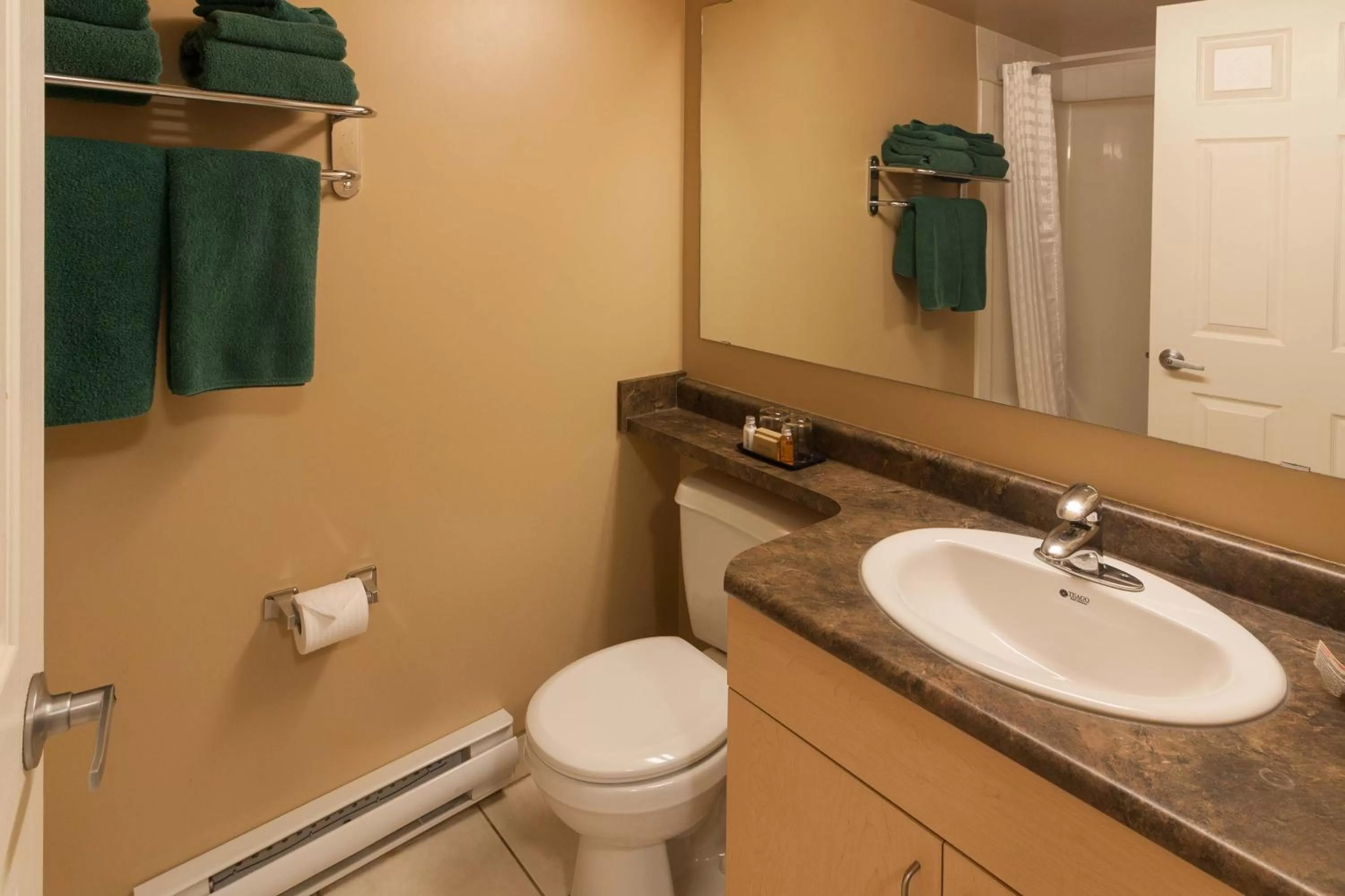 Bathroom in BCMInns - Fort McMurray - Rusty&#x27;s