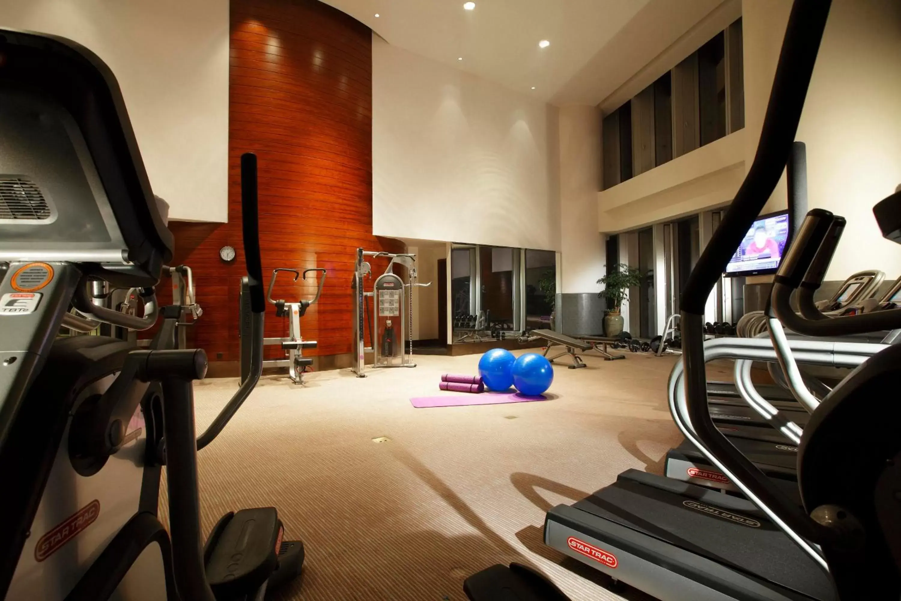 Fitness centre/facilities in InterContinental Nanjing by IHG Fitness centre/facilities in InterContinental Nanjing by IHG