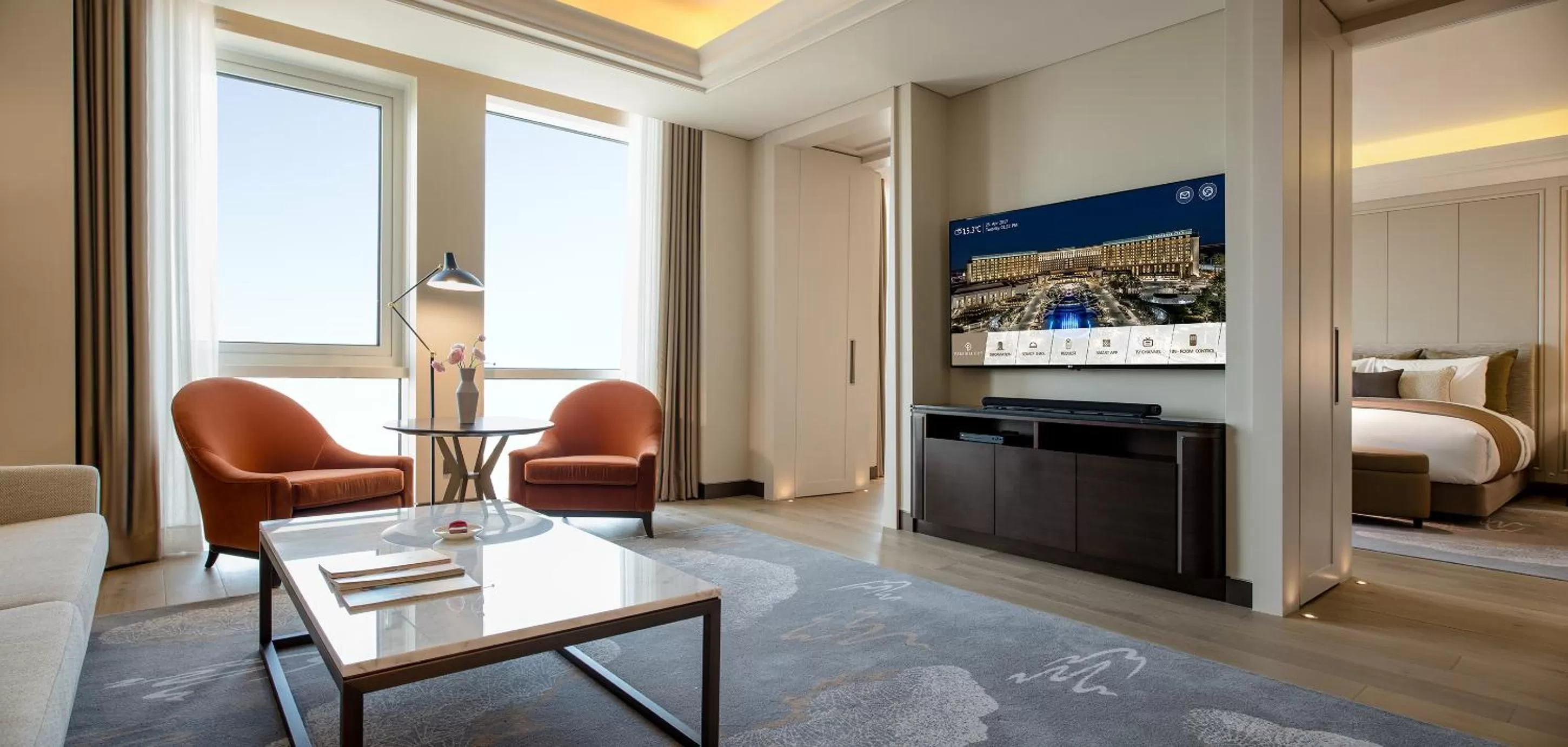 Photo of the whole room, Bed in Paradise City