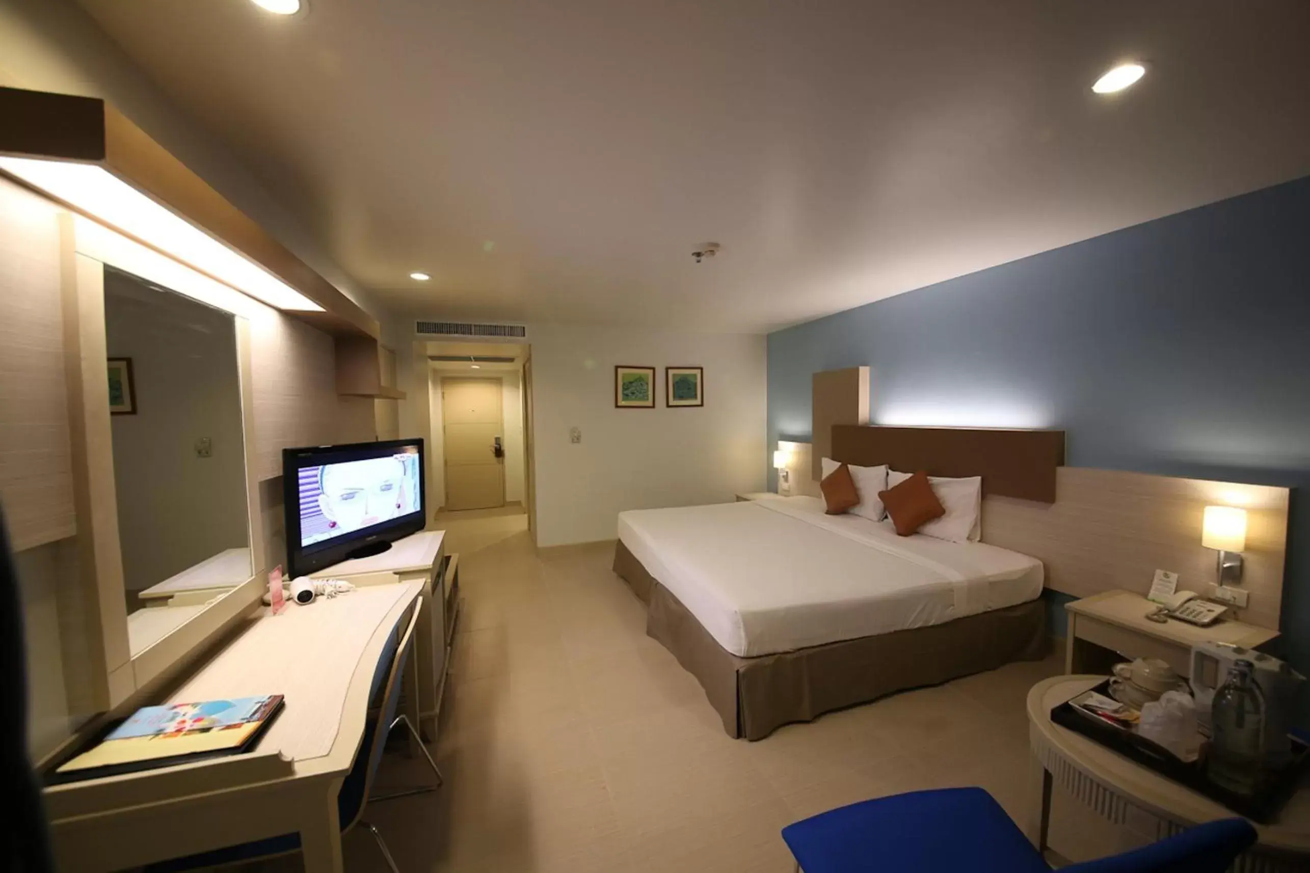 Bed in Sunshine Vista Hotel - SHA Plus