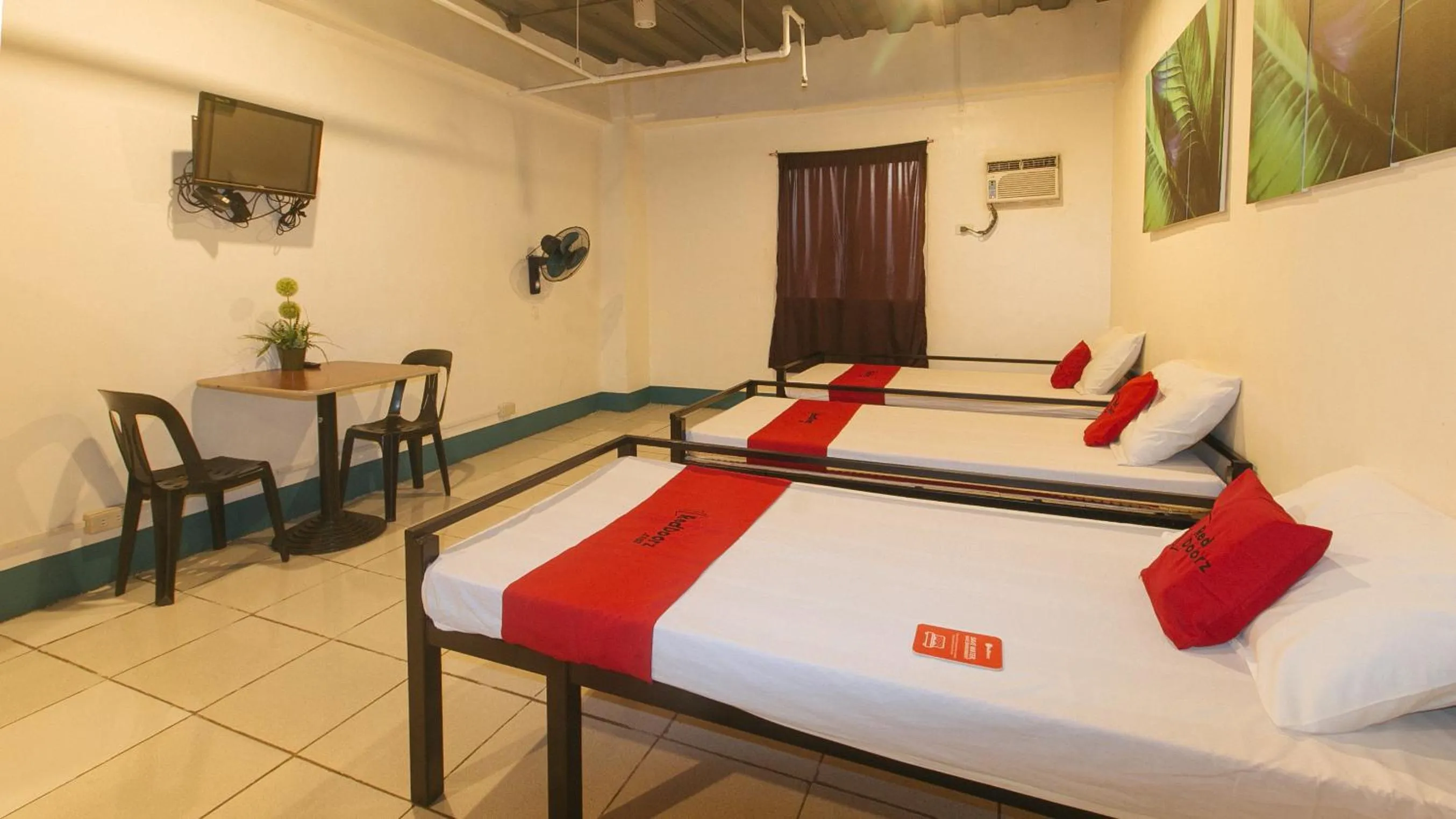 Photo of the whole room, Bed in RedDoorz at Crowne One Condo