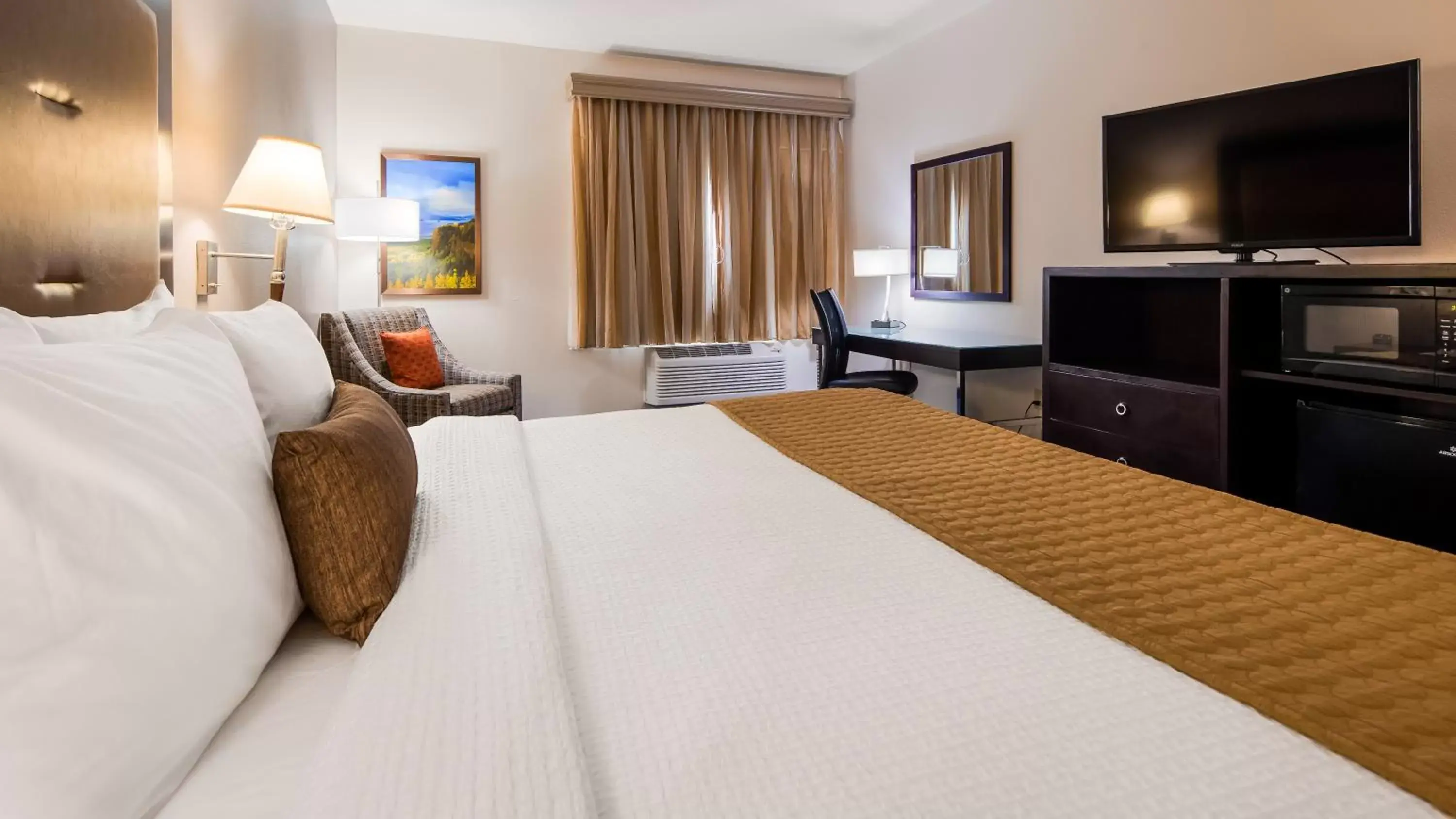Bedroom, Bed in Best Western Plus Portland Airport Hotel & Suites