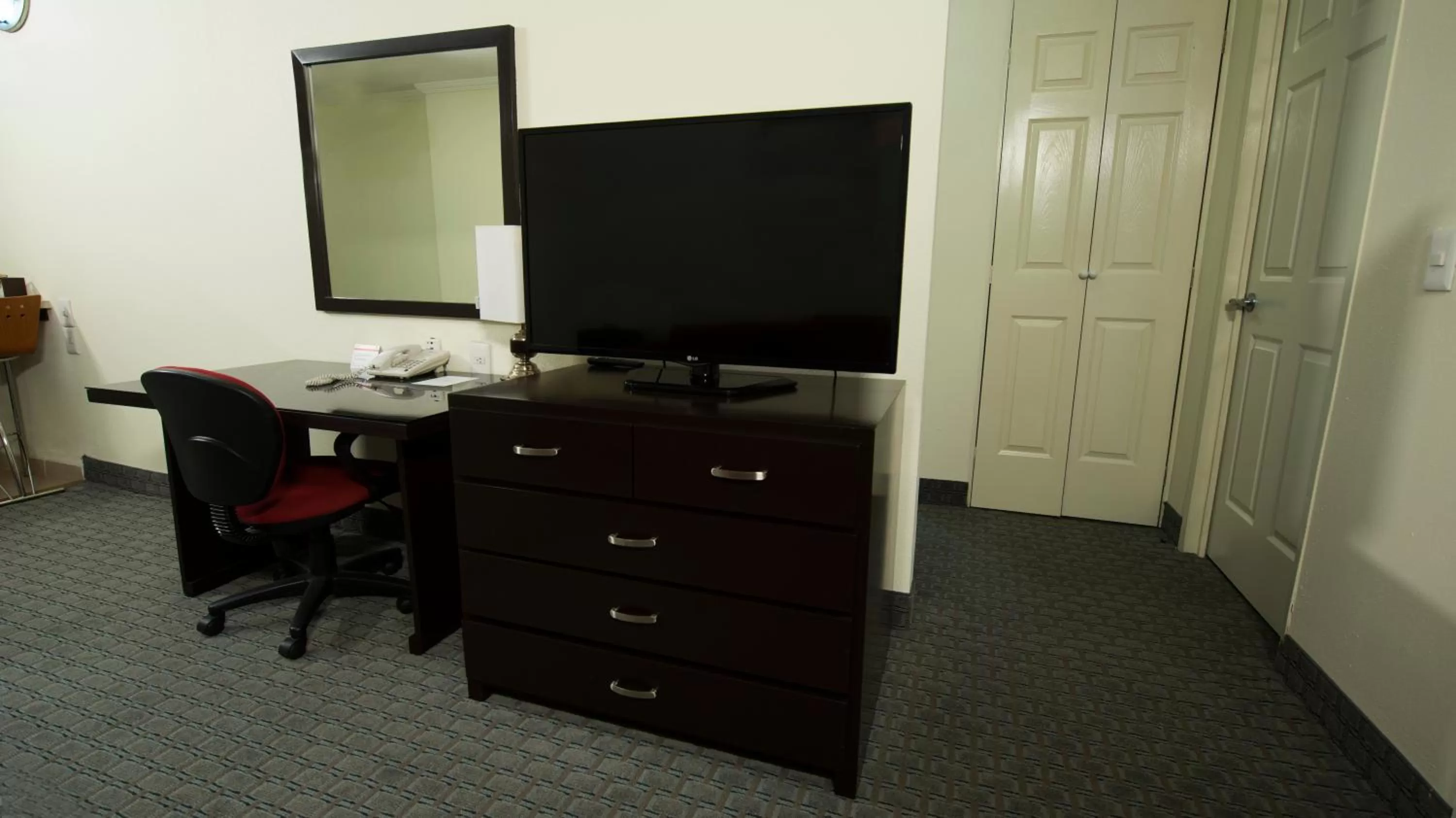 Living room in Ramada by Wyndham Ciudad de Mexico Perinorte