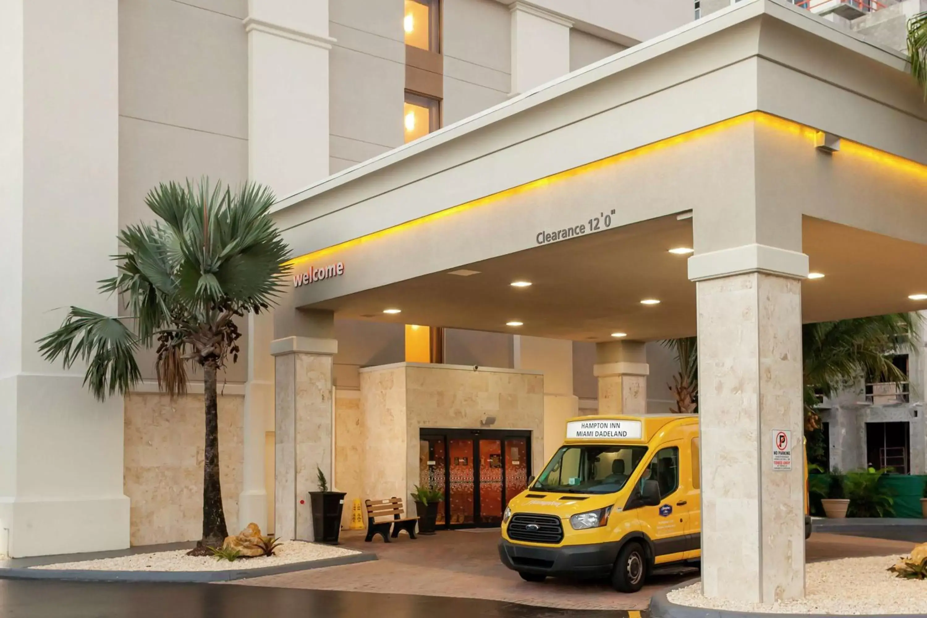 Property Building in Hampton Inn Miami/Dadeland