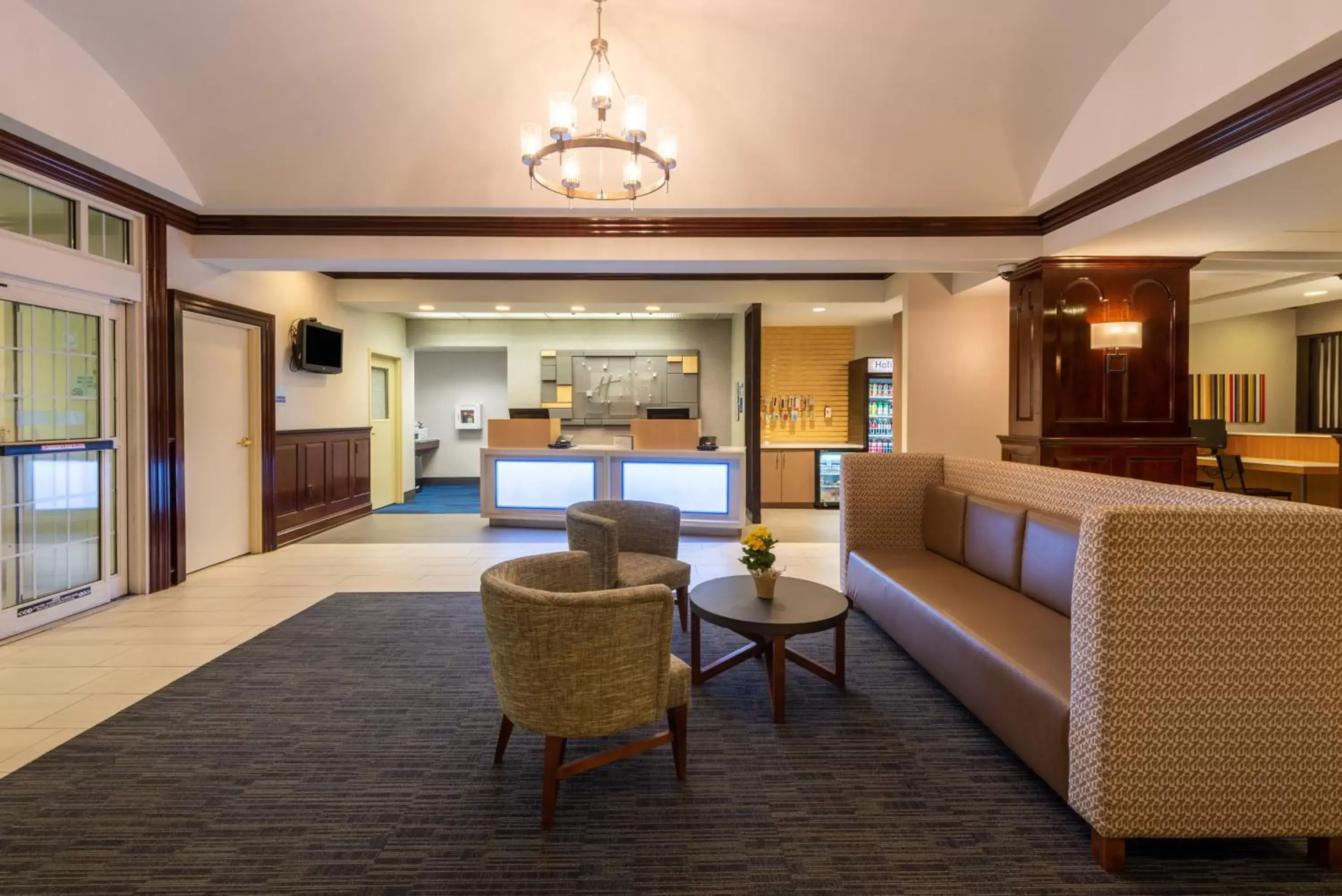 Property building, Lobby/Reception in Holiday Inn Express State College at Williamsburg Square, an IHG Hotel