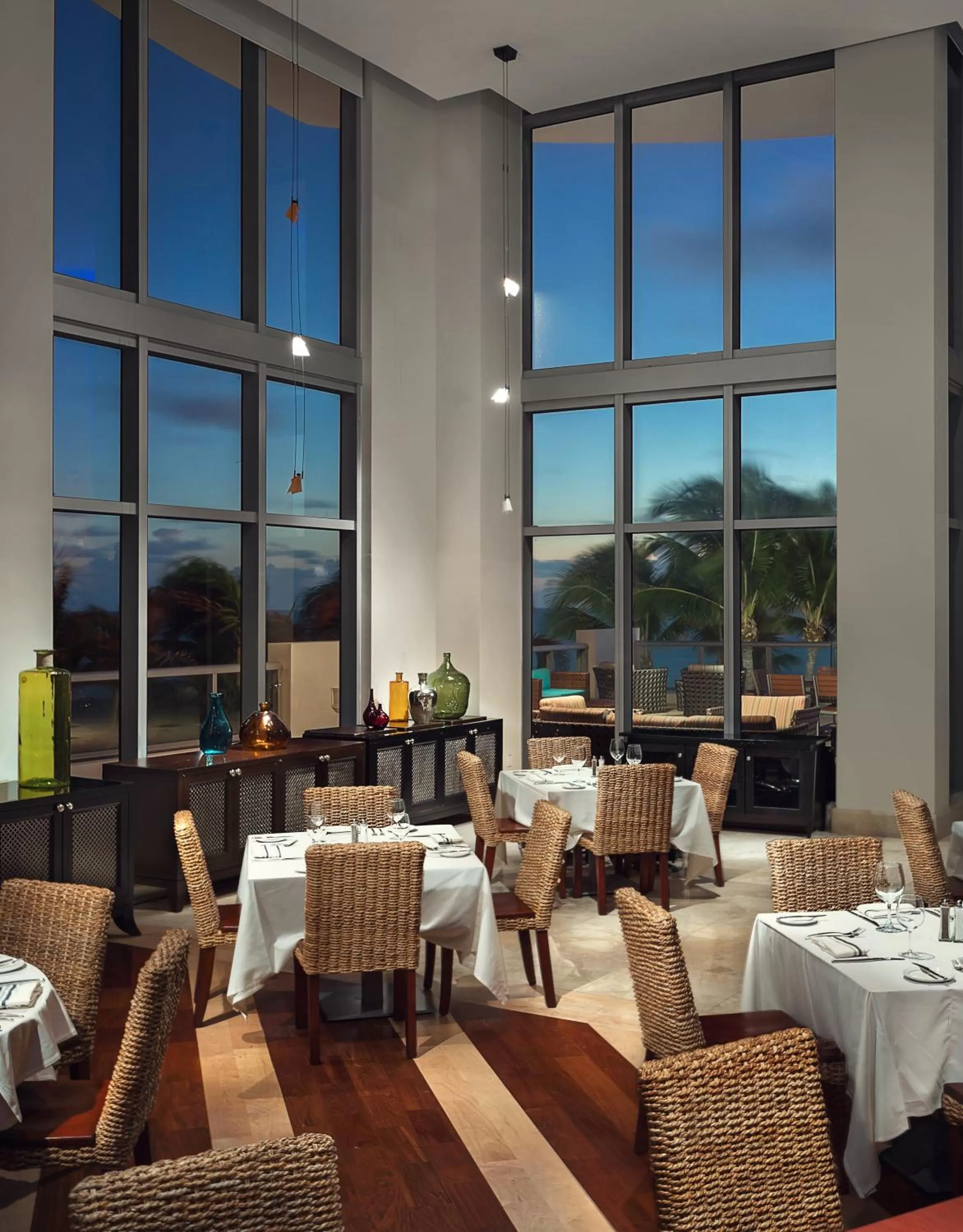 Restaurant/Places to Eat in Marenas Beach Resort