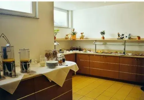 Restaurant/places to eat, Kitchen/Kitchenette in Amtsstüble Hotel & Restaurant