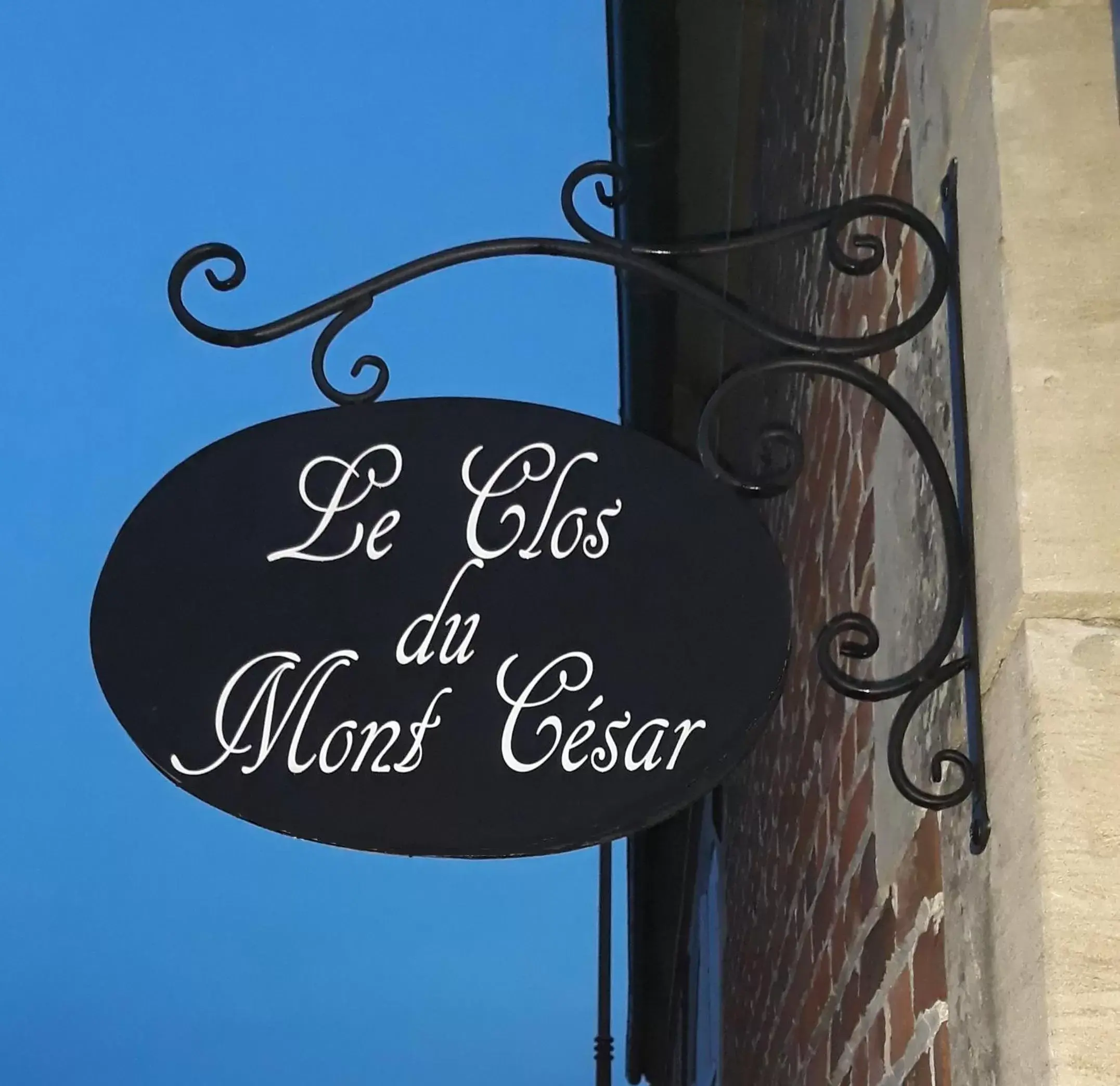 Property logo or sign in Le clos du mont César