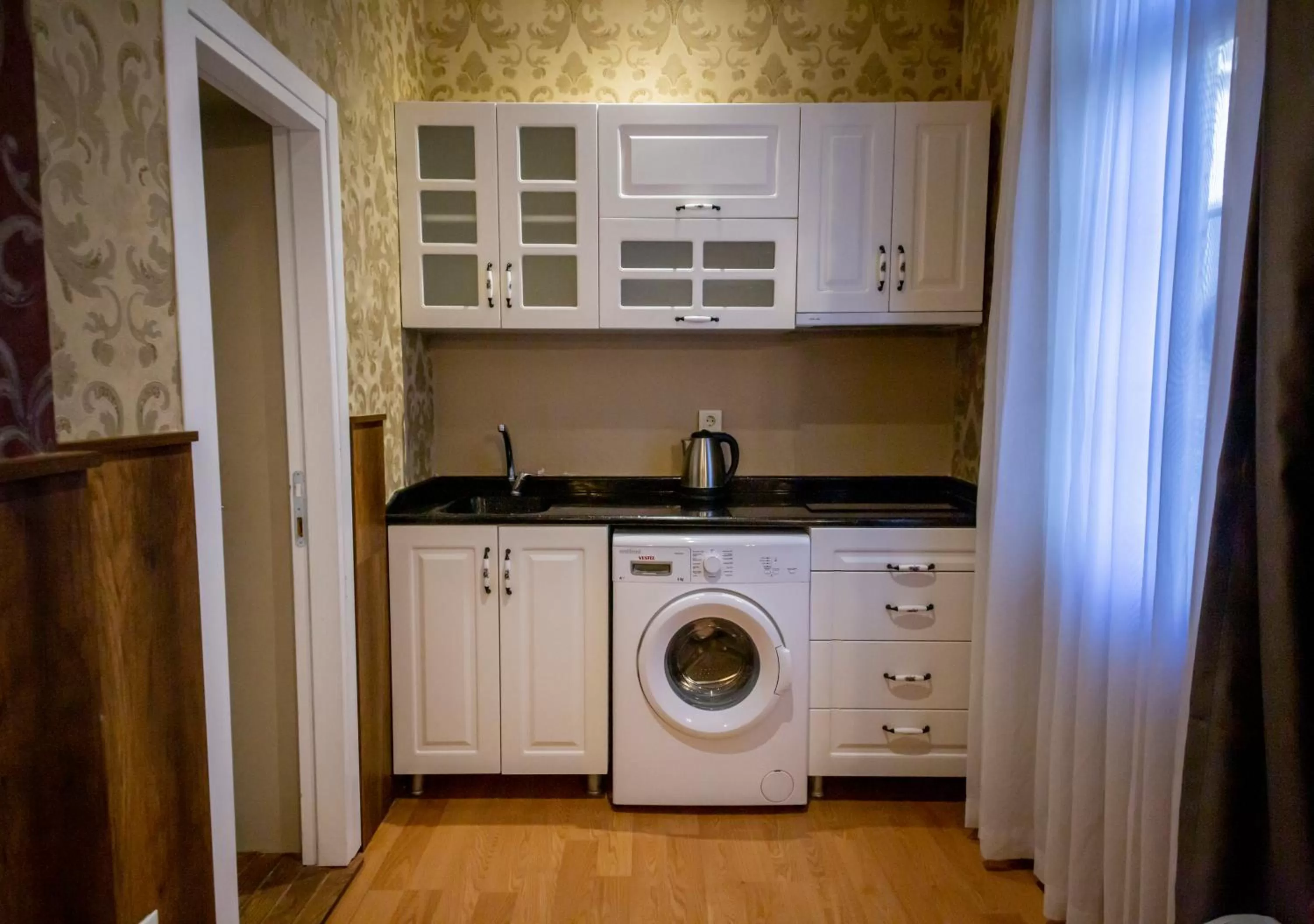 Kitchen or kitchenette, Kitchen/Kitchenette in Royal Palace Hotel