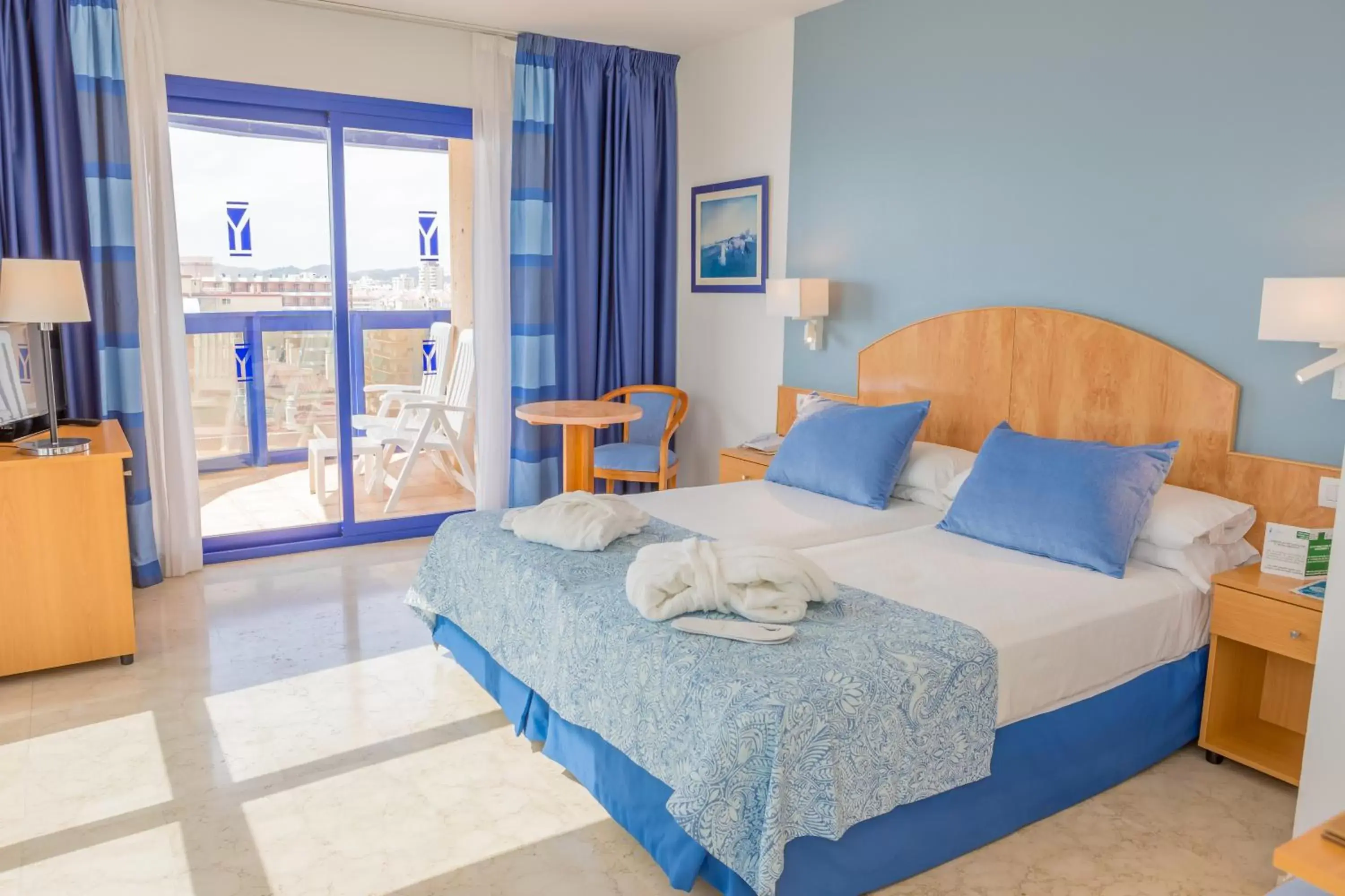 Bedroom, Bed in Hotel Yaramar - Adults Recommended