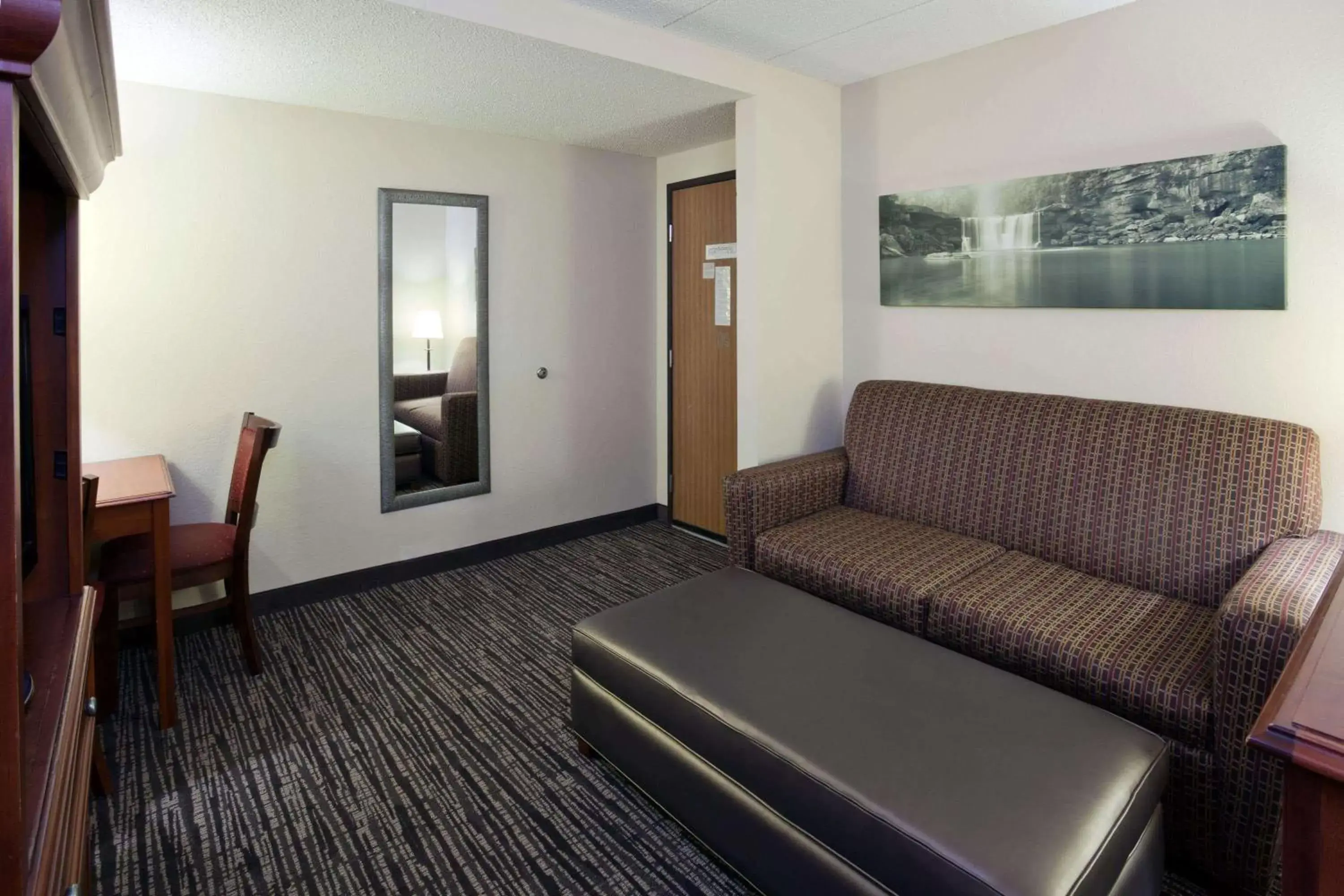 Photo of the whole room, Seating Area in AmericInn by Wyndham Alexandria