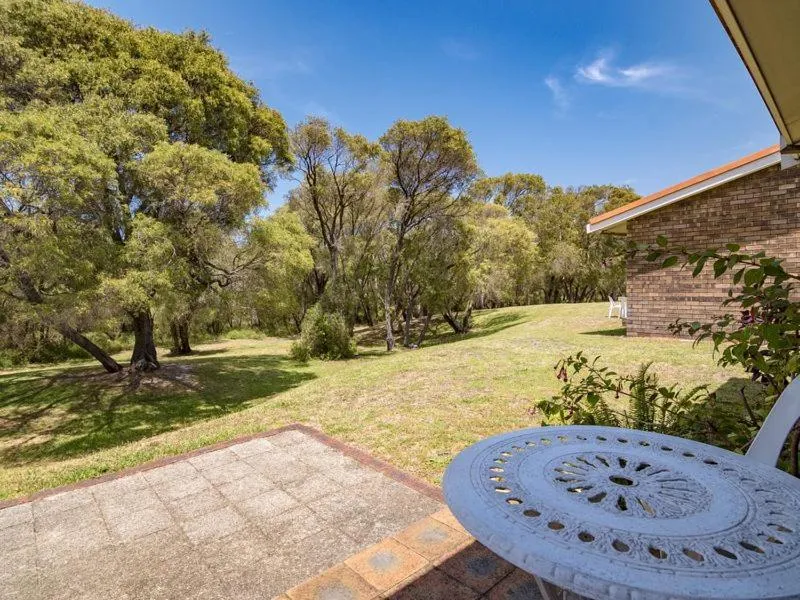 Garden view in Emu Beach Chalets