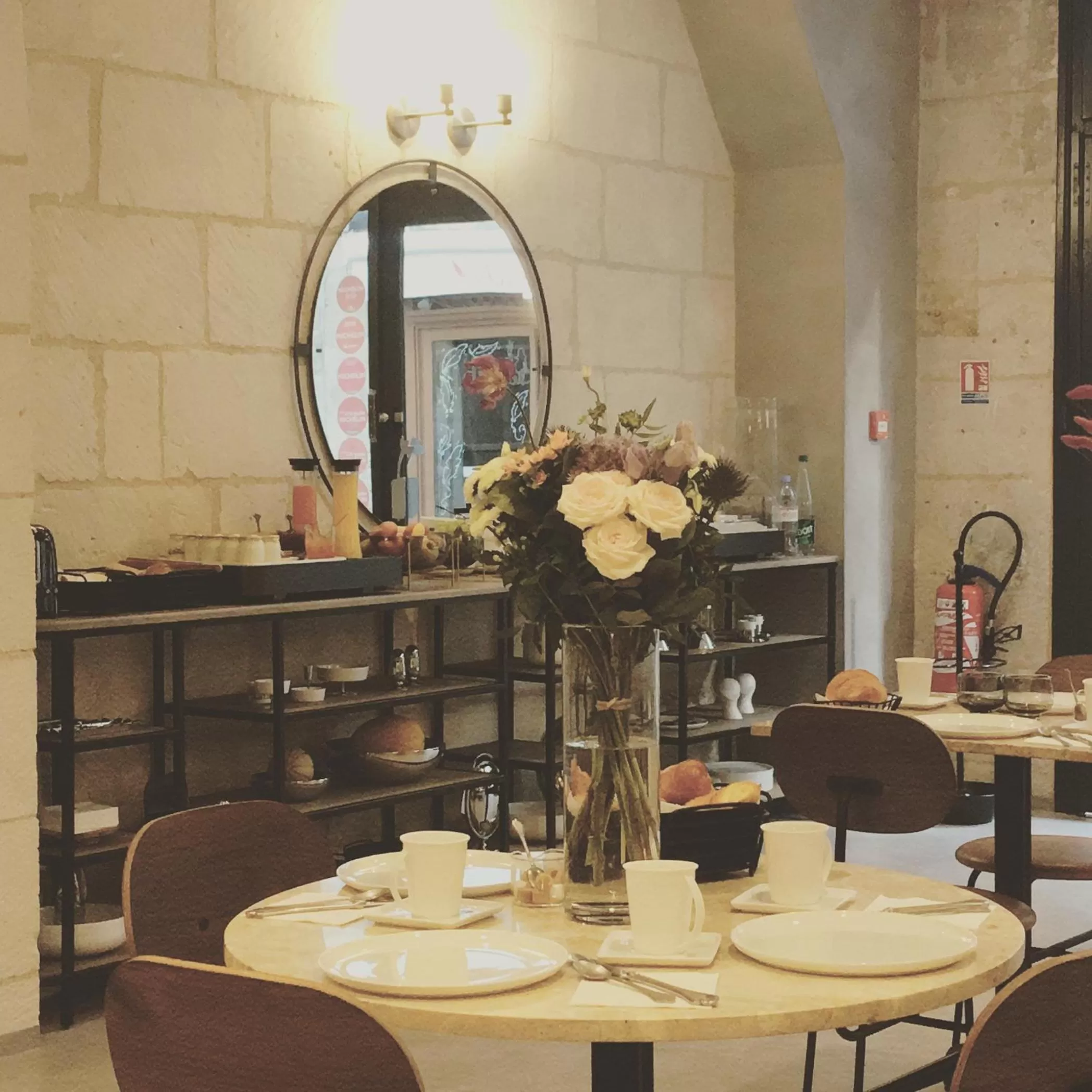 Breakfast in Hôtel L'Adresse