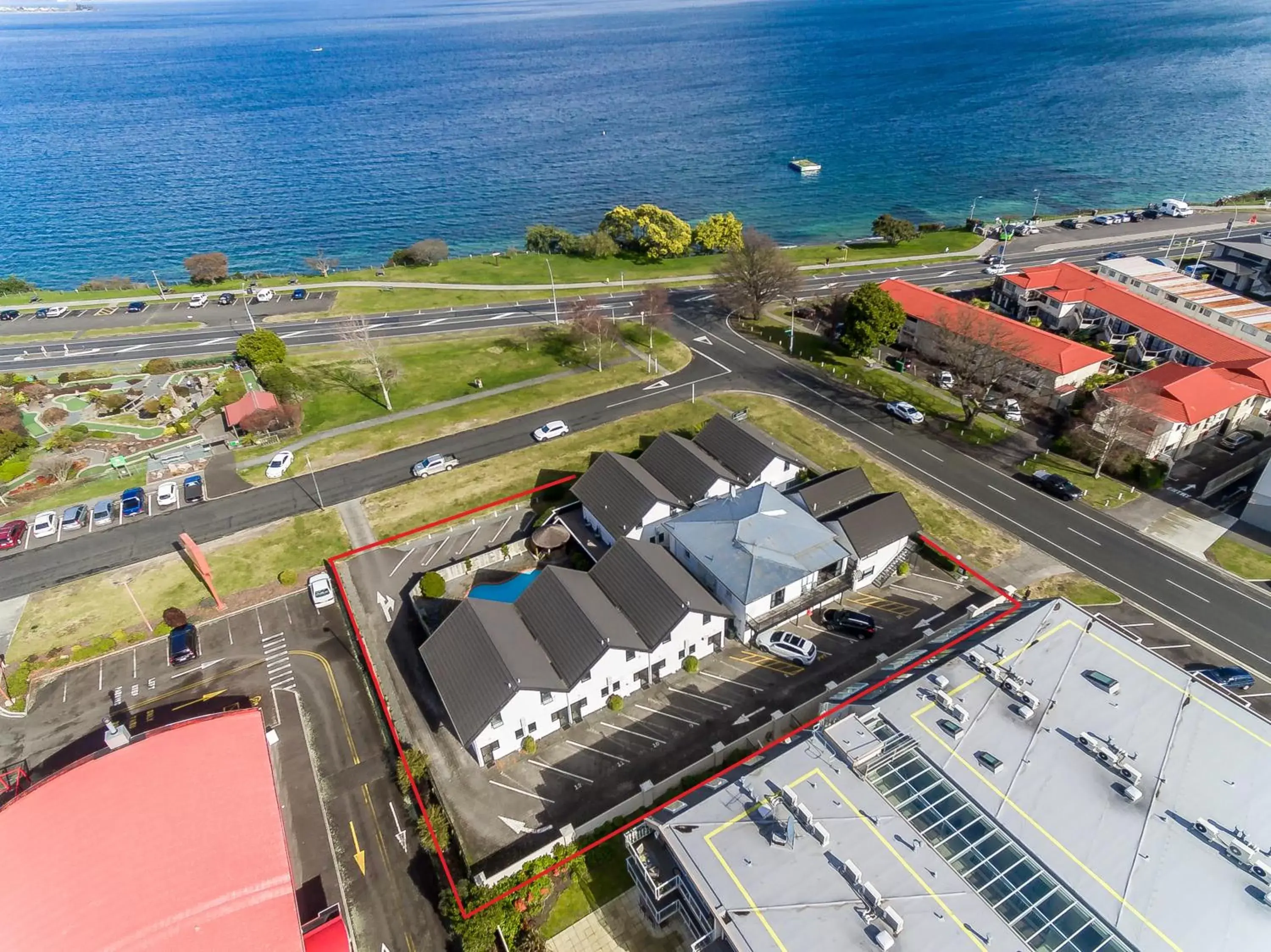 Bird's eye view, Bird's-eye View in Le Chalet Suisse Motel Taupo