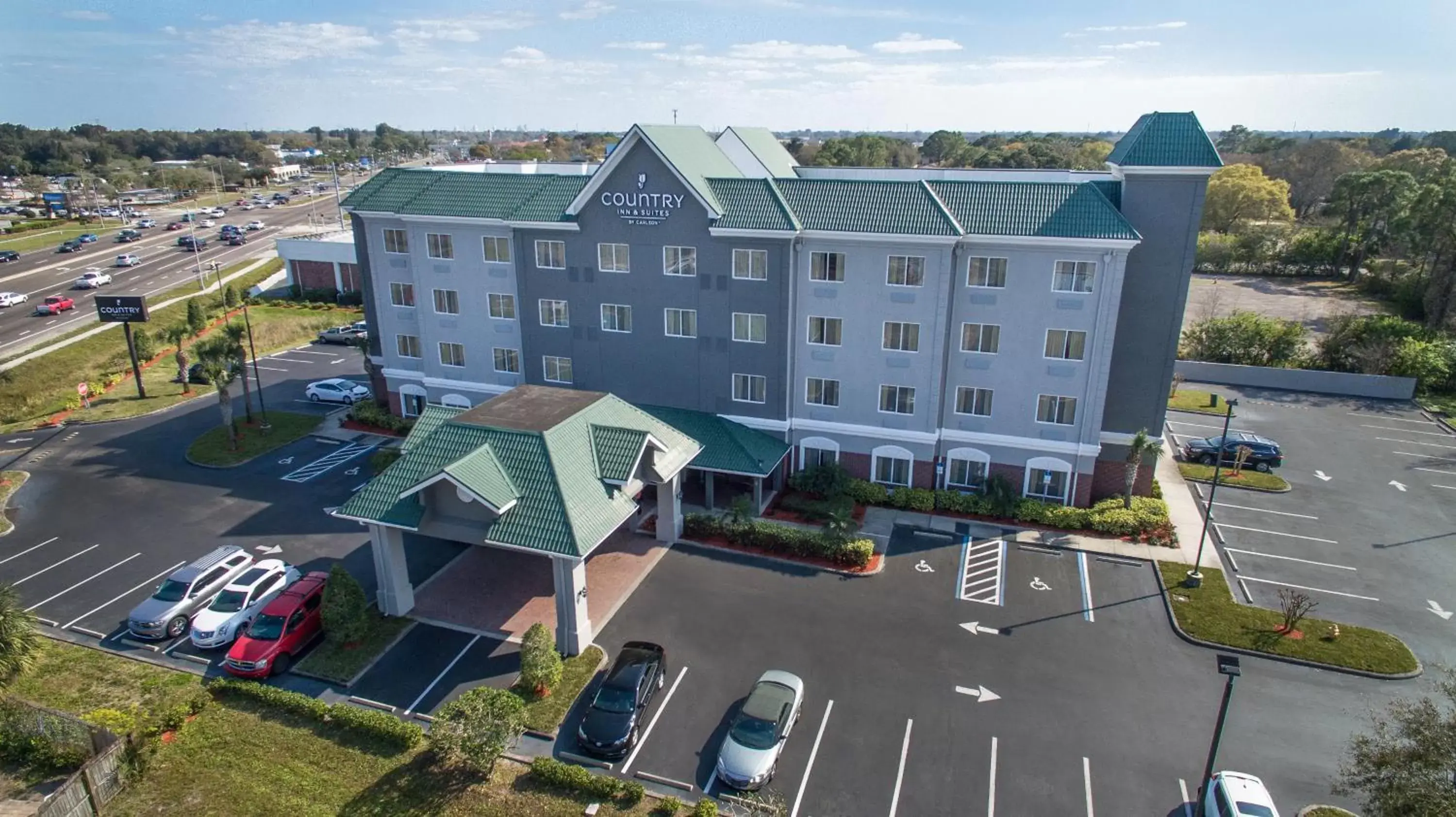 Property building, Bird's-eye View in Country Inn & Suites by Radisson, St. Petersburg - Clearwater, FL