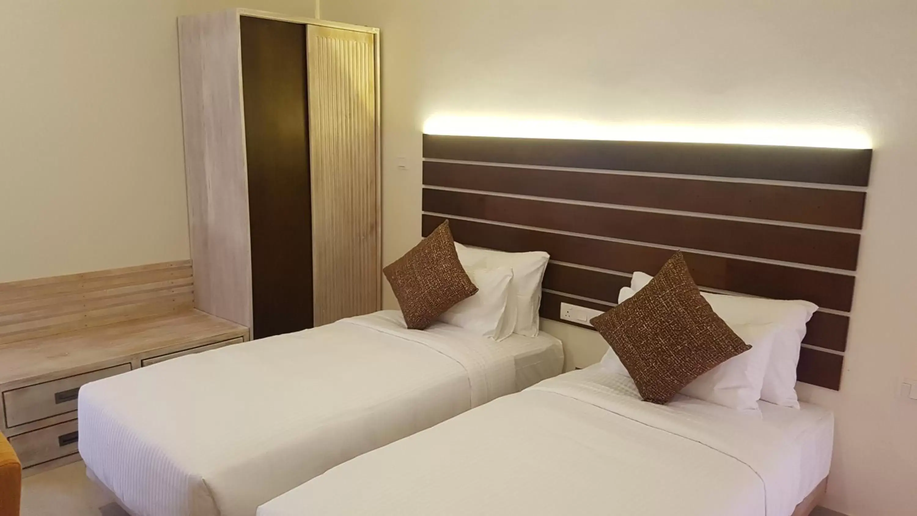 Bed in Hotel Cloud 9 Negombo