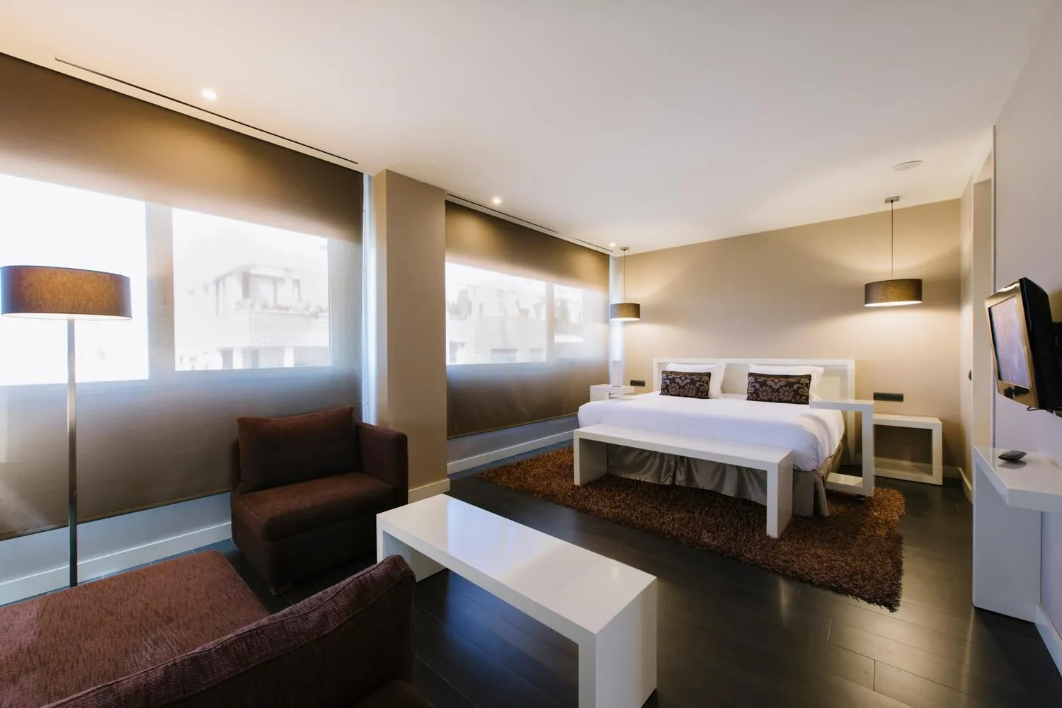 Photo of the whole room, Bed in PCM Forum Alcalá