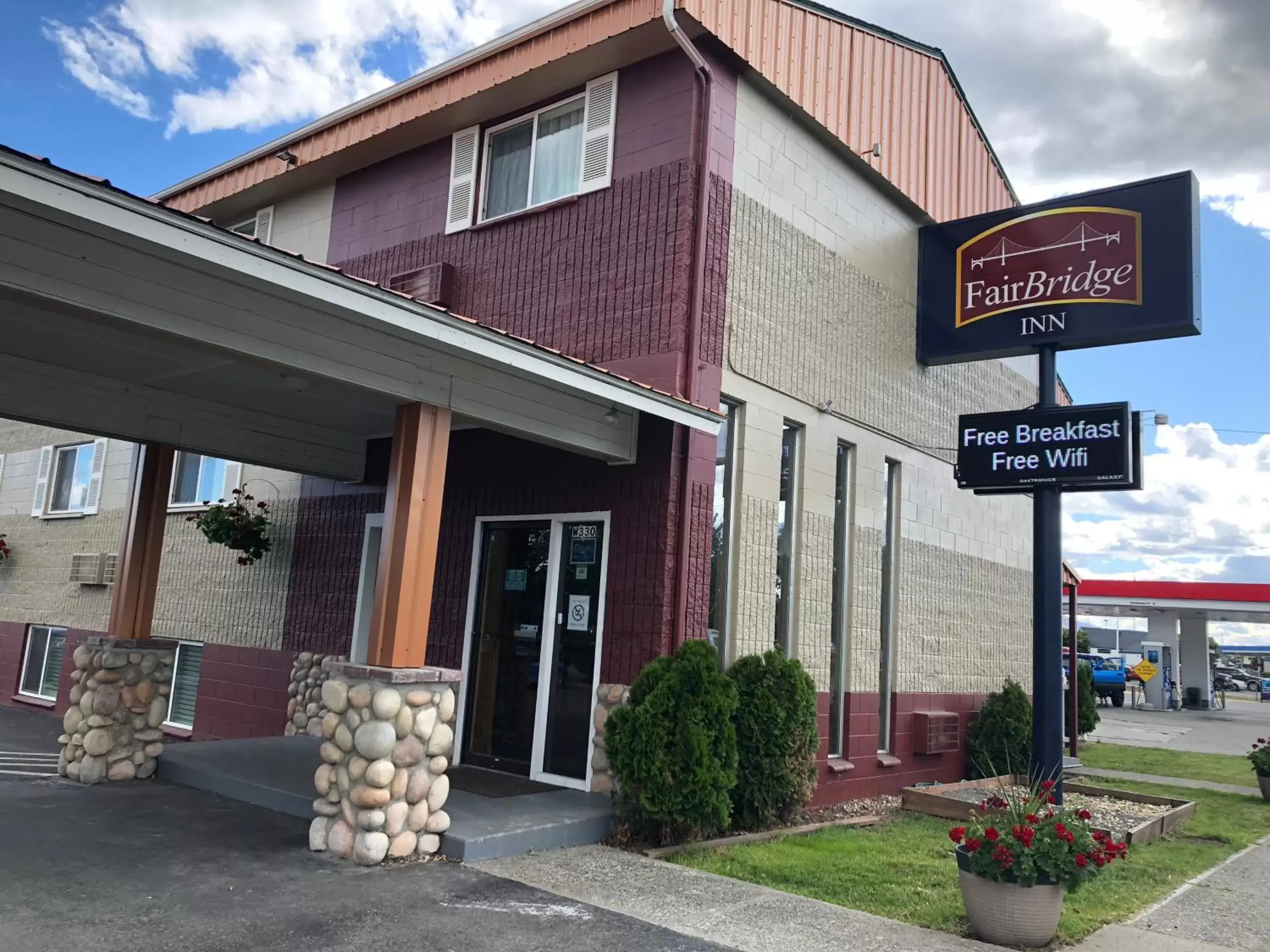 Facade/entrance, Property Building in FairBridge Inn - Coeur d'Alene