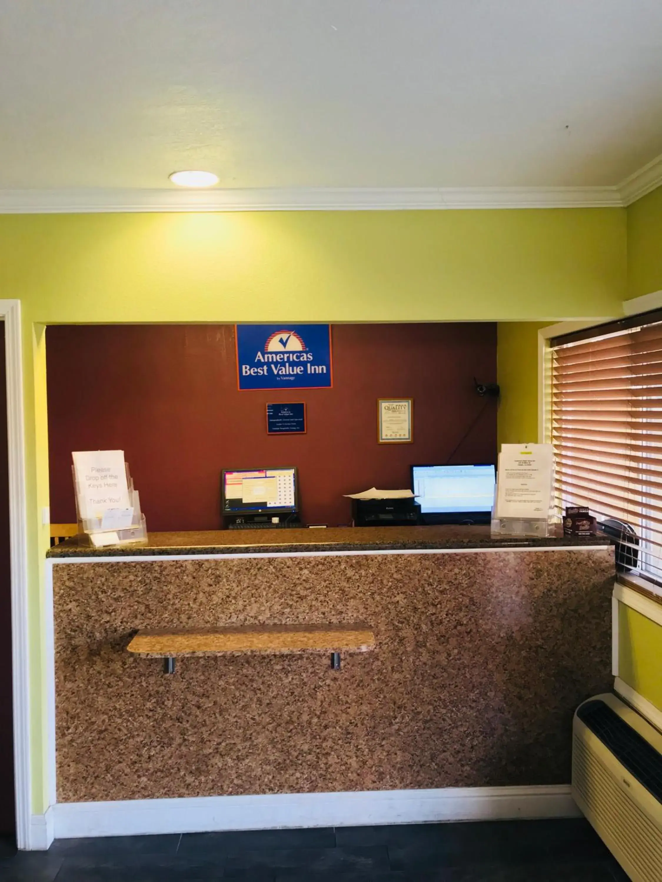 Lobby or reception, Lobby/Reception in Americas Best Value Inn Visalia