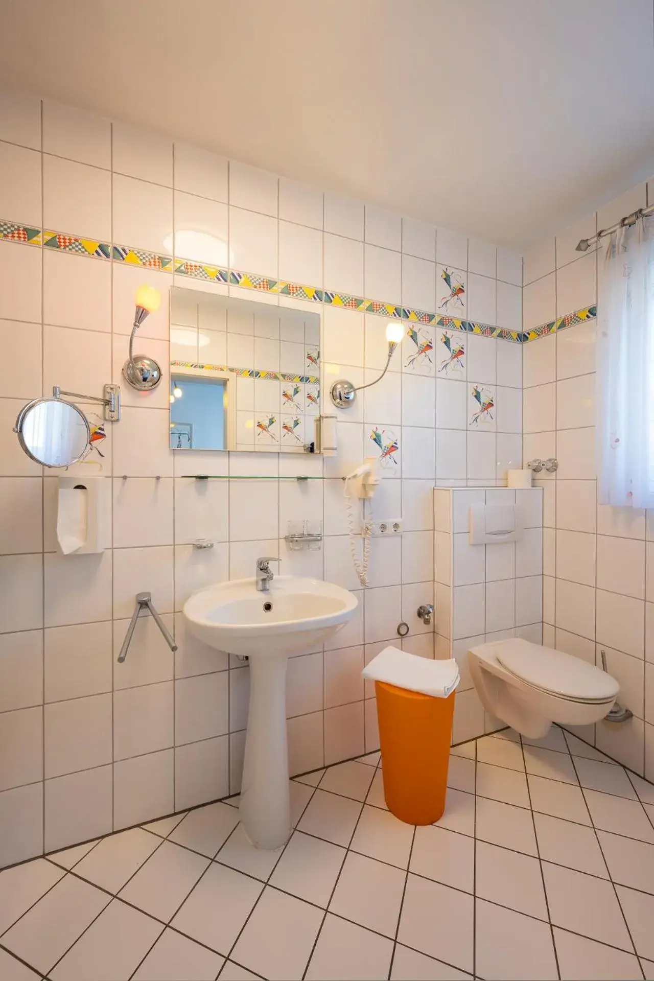 Shower, Bathroom in Ambient Hotel am Europakanal