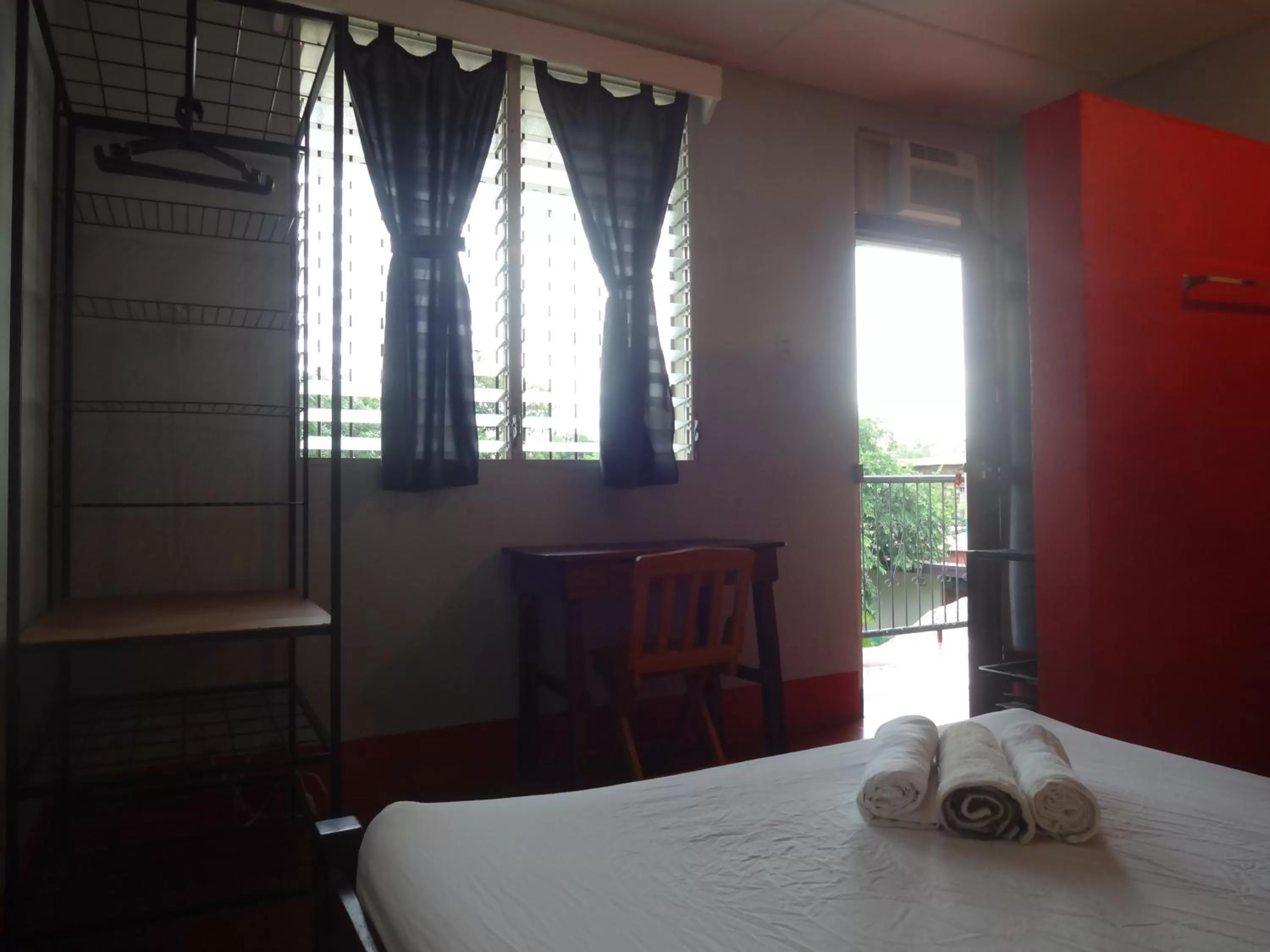 Queen Room with Garden View in Harvest House