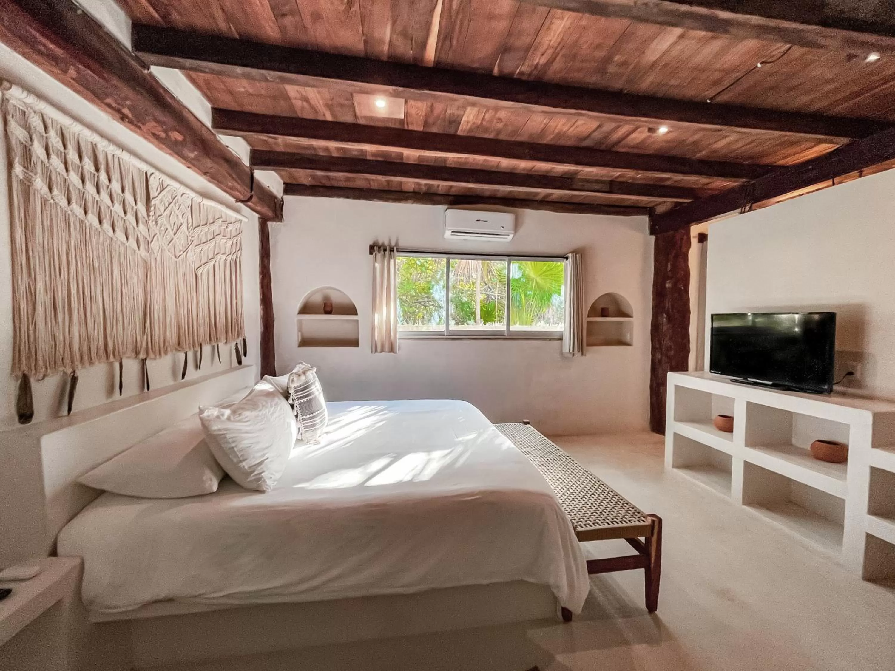 TV and multimedia, Bed in Amansala Resort