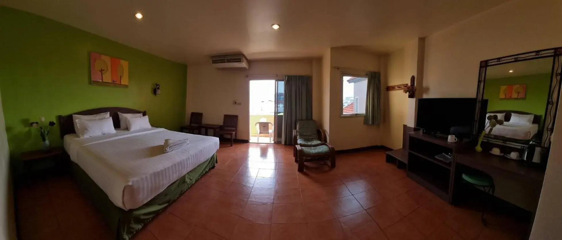 Bedroom, Bed in Opey De Place Pattaya