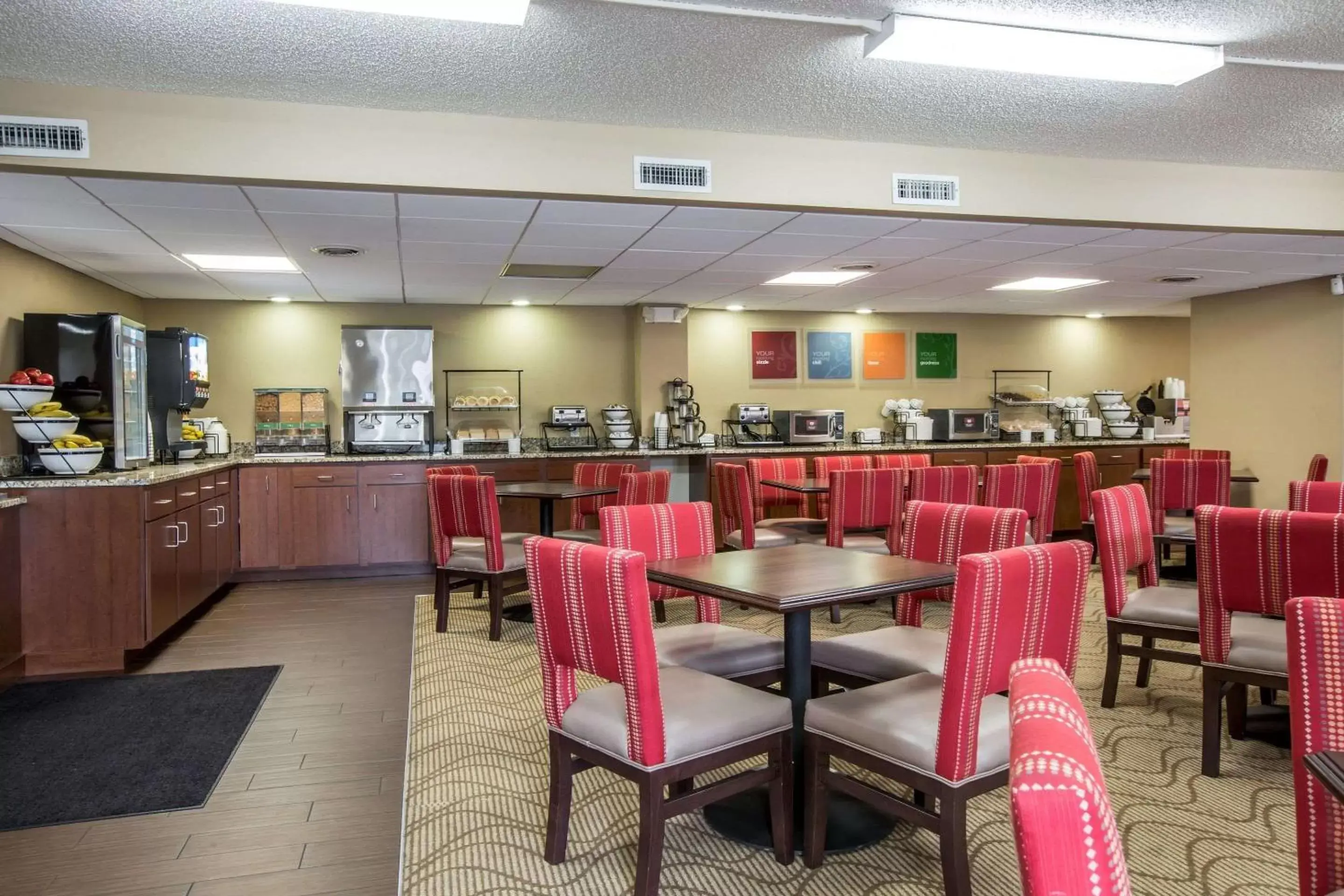 Restaurant/Places to Eat in Comfort Inn & Suites at Dollywood Lane